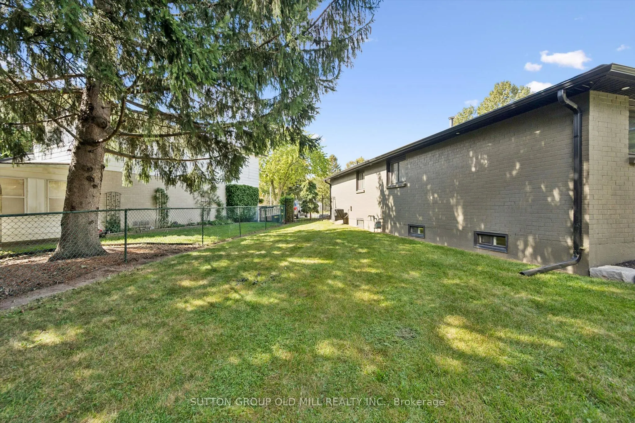 1233 Michael Crescent