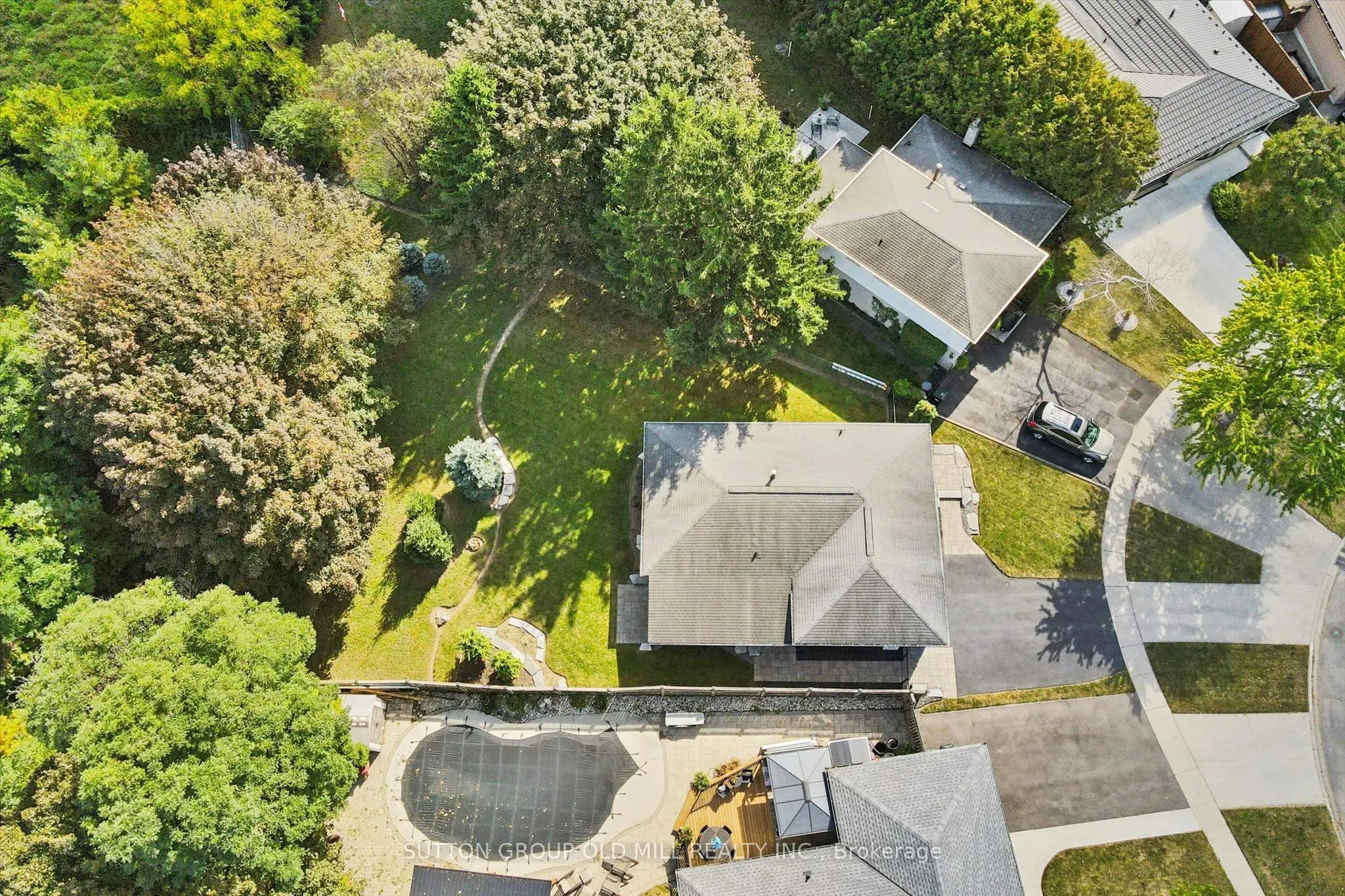 1233 Michael Crescent