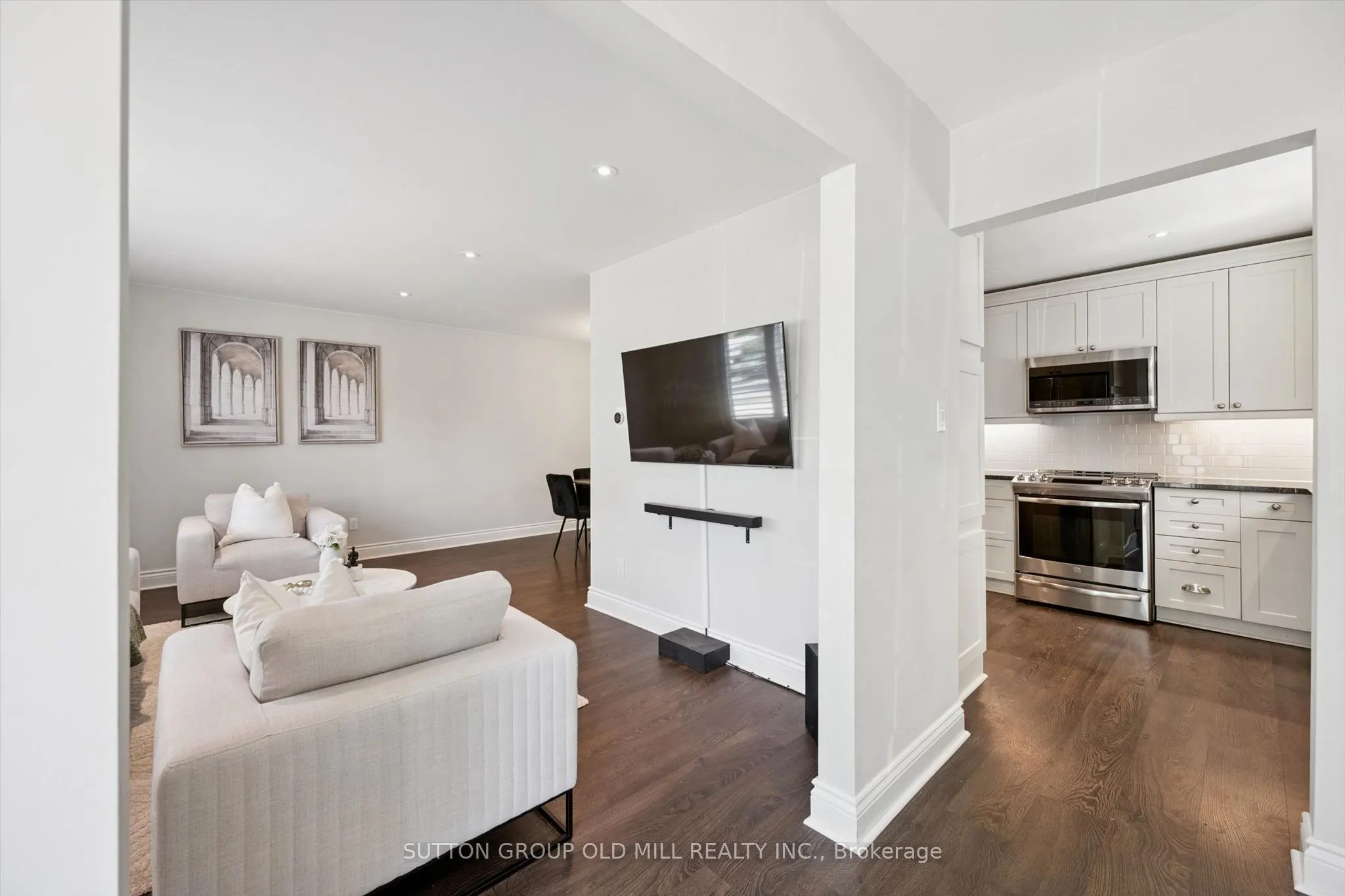 1233 Michael Crescent