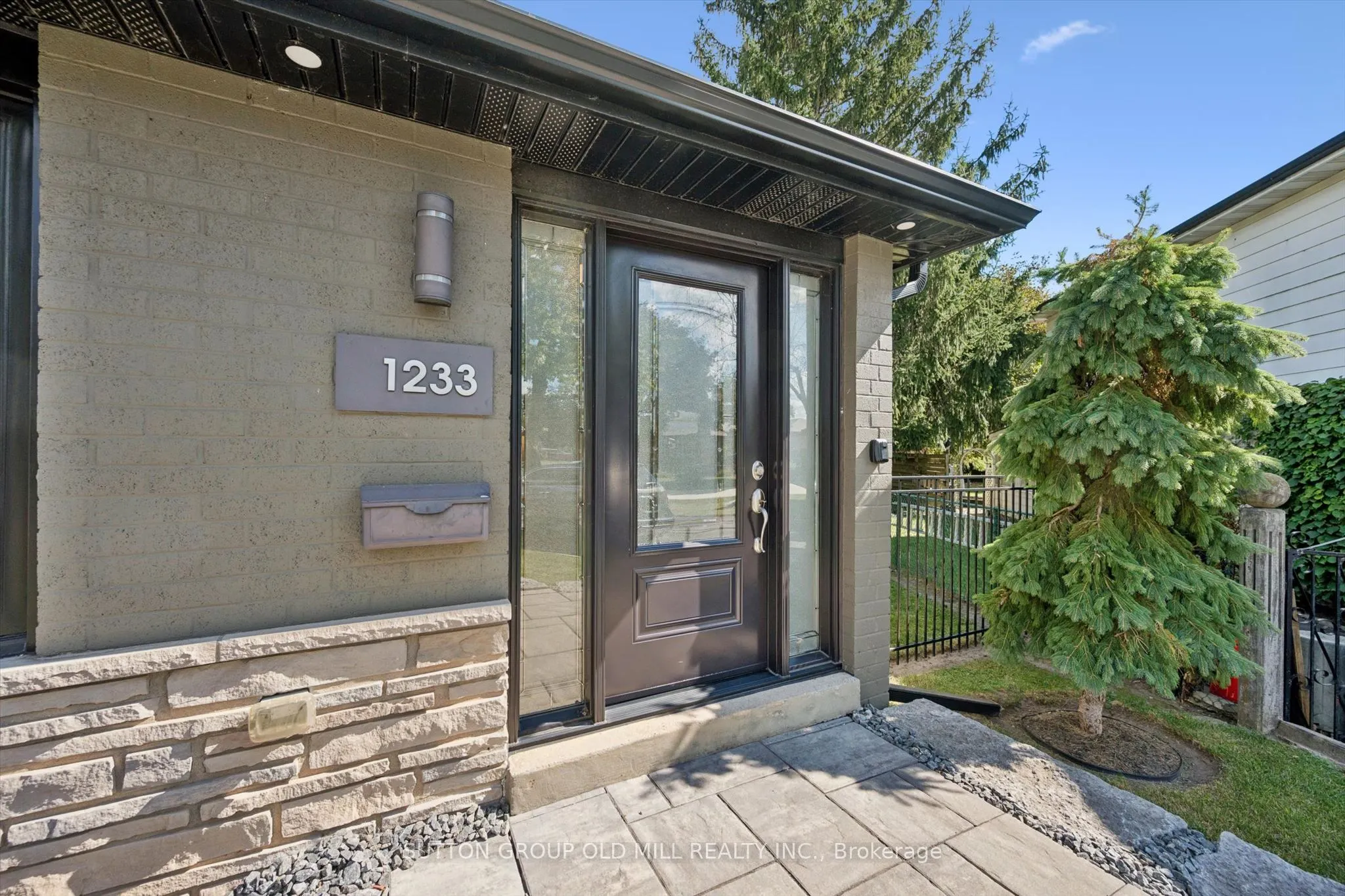 1233 Michael Crescent