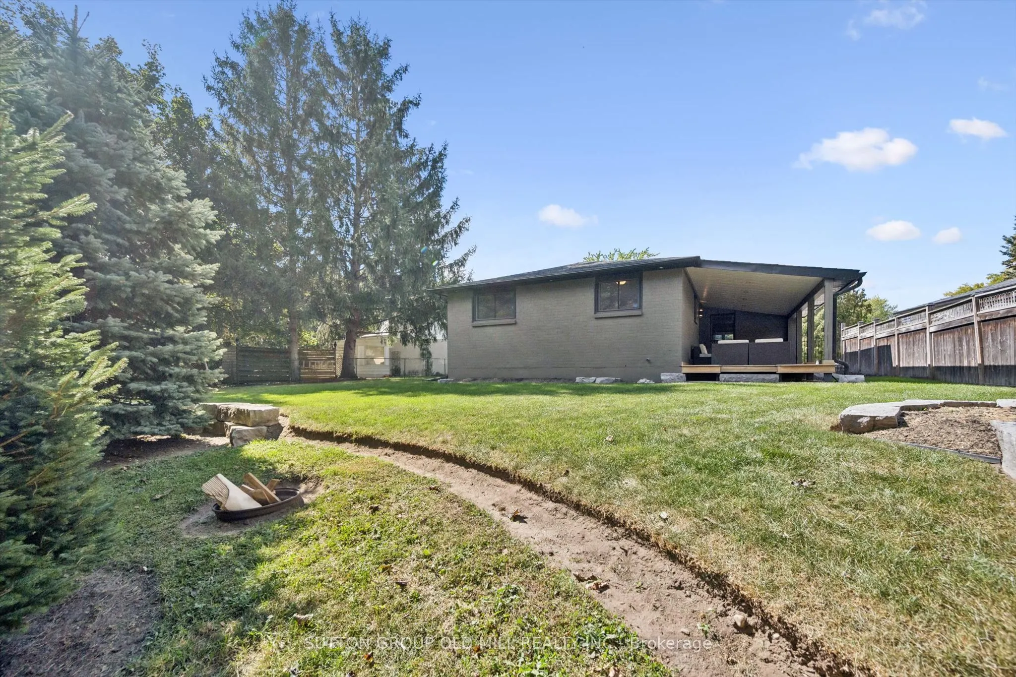 1233 Michael Crescent