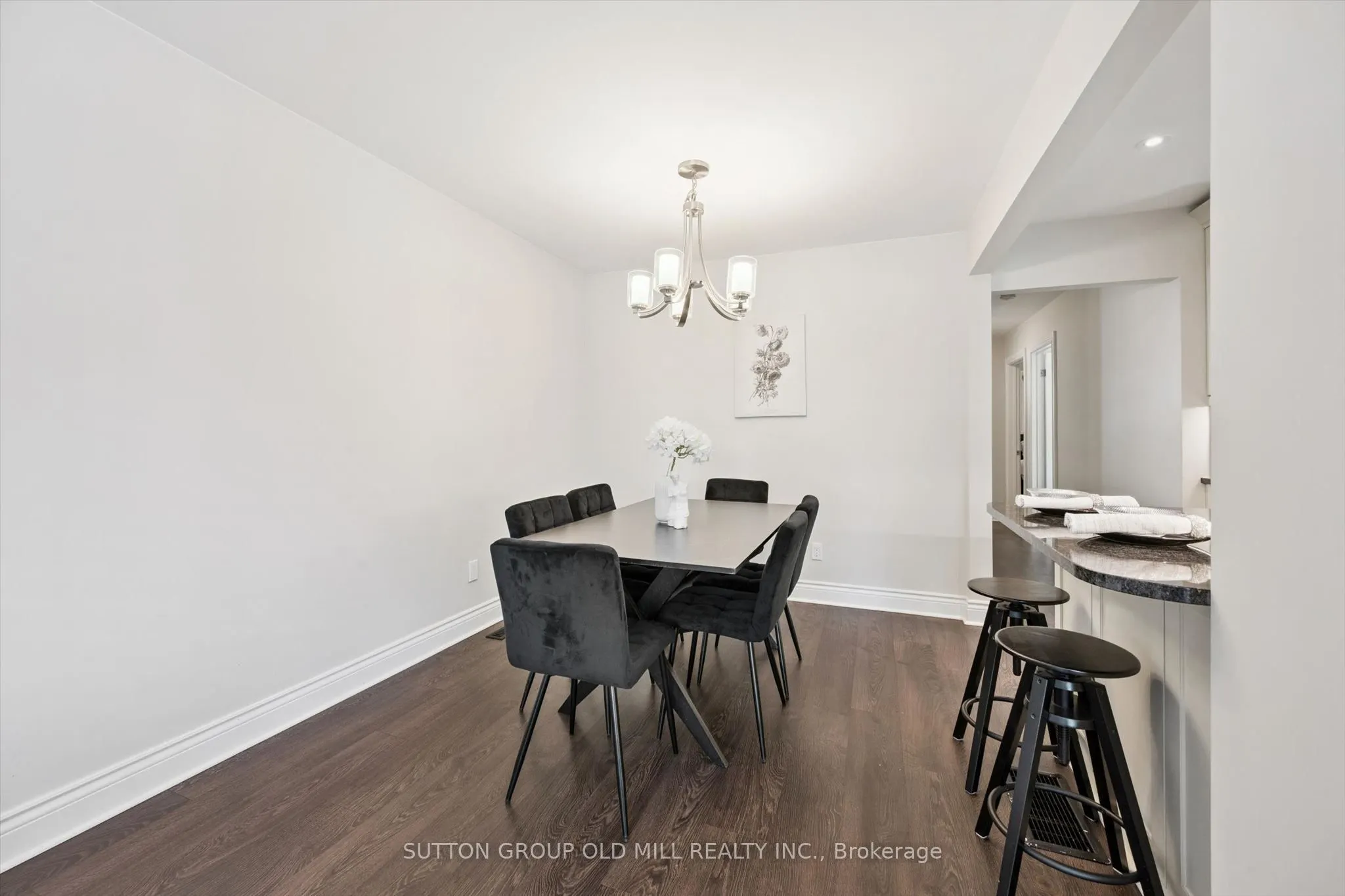 1233 Michael Crescent