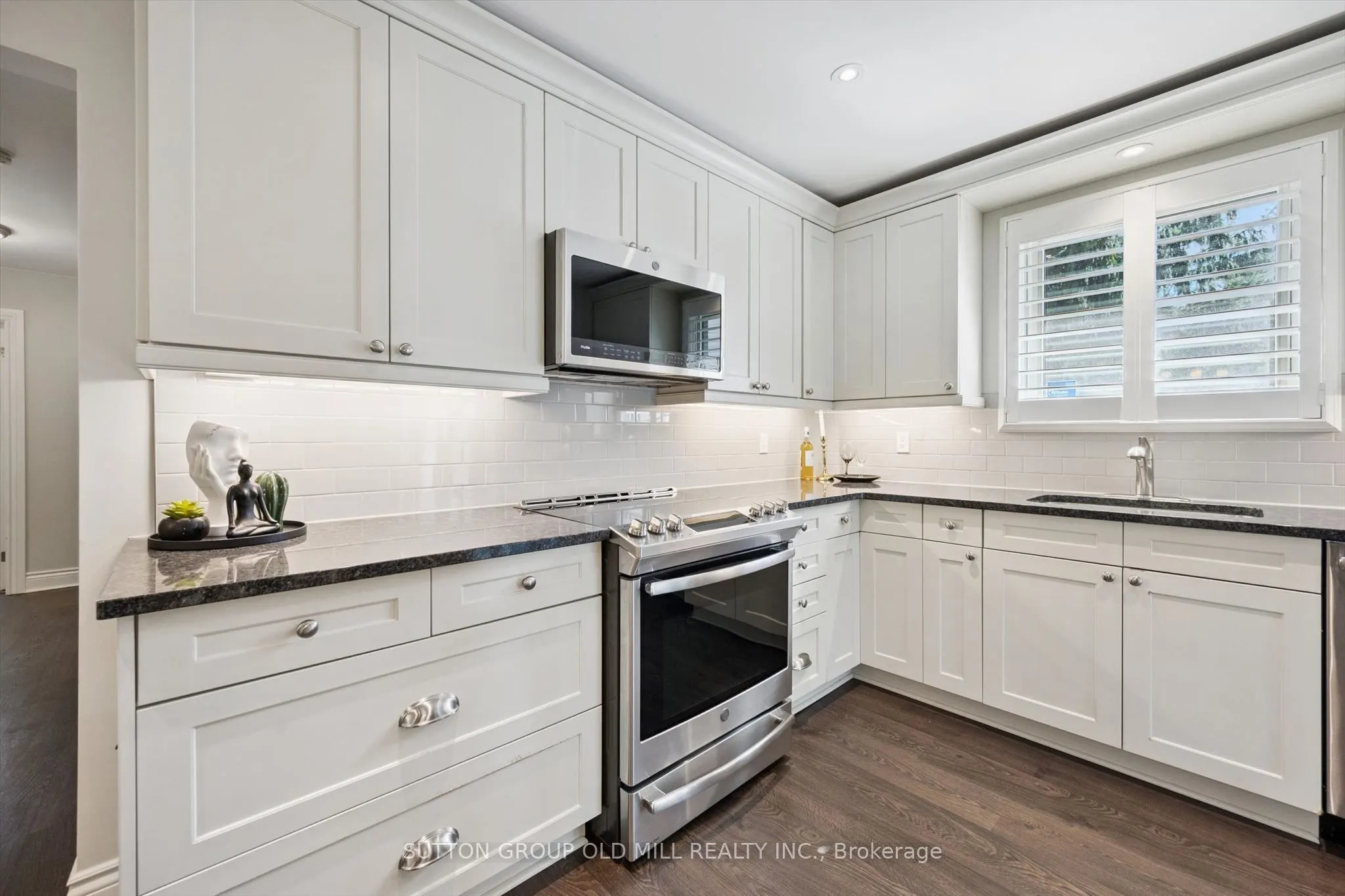 1233 Michael Crescent
