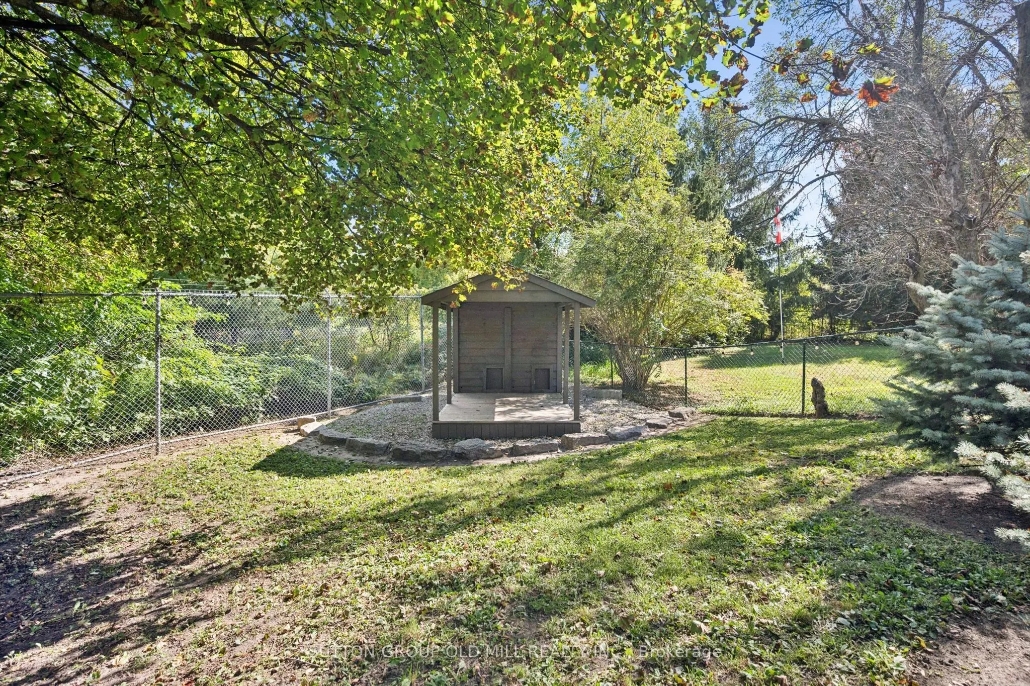 1233 Michael Crescent
