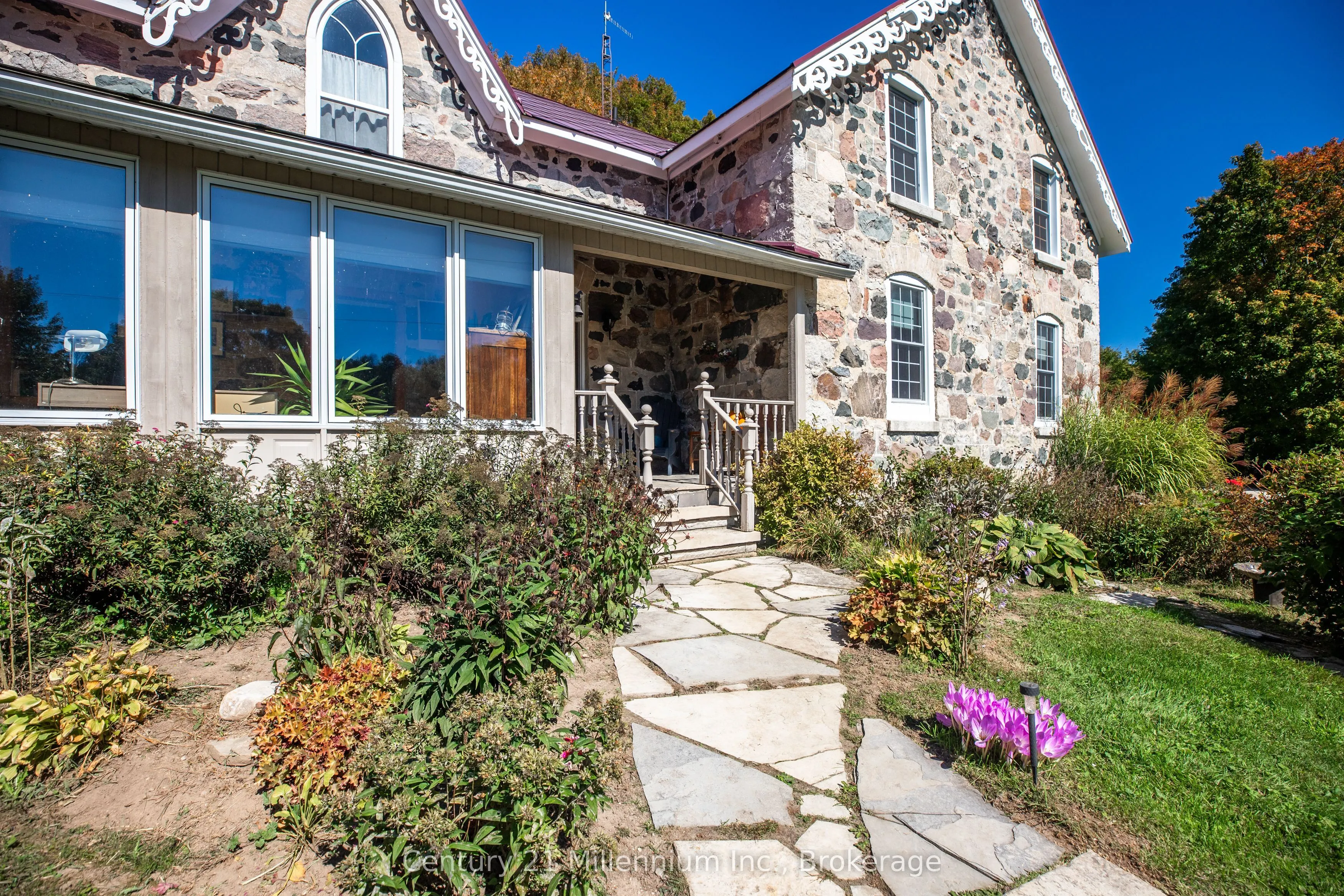 395 Elsinore Road N
