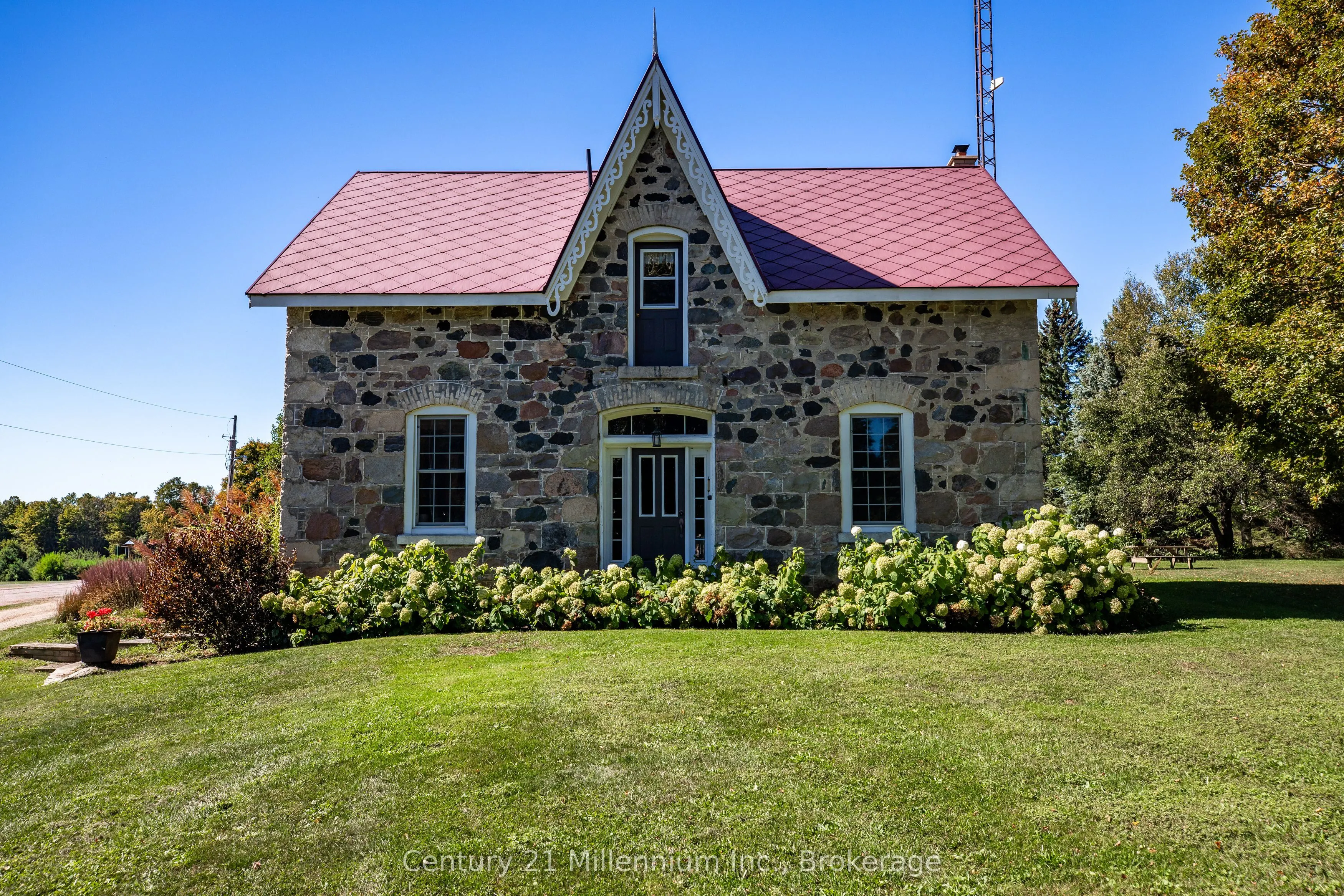 395 Elsinore Road N