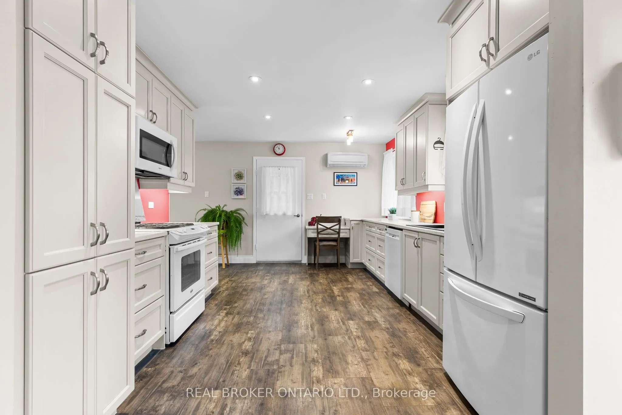 316 Clothier Street W