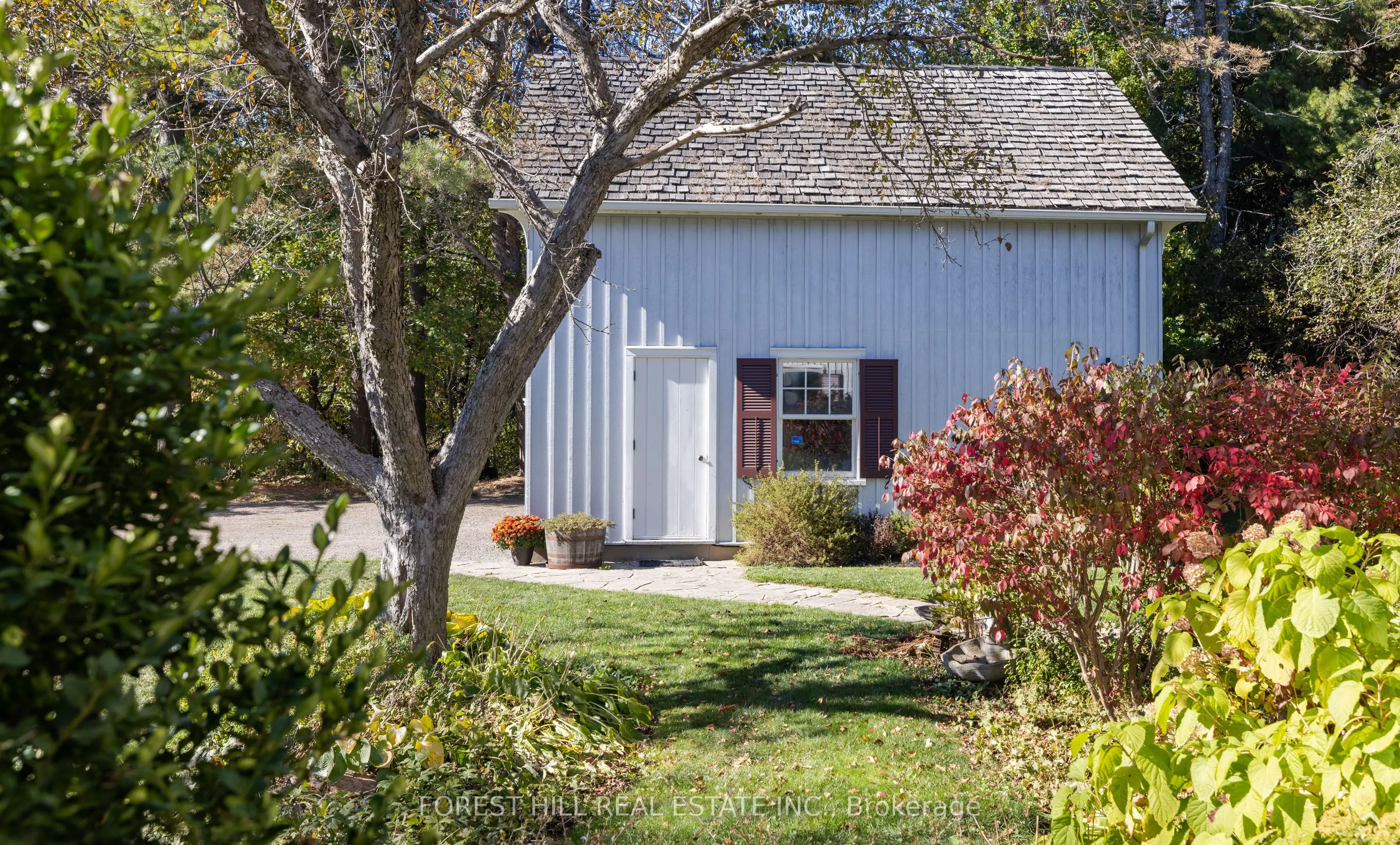 794575 Mono Centre Road