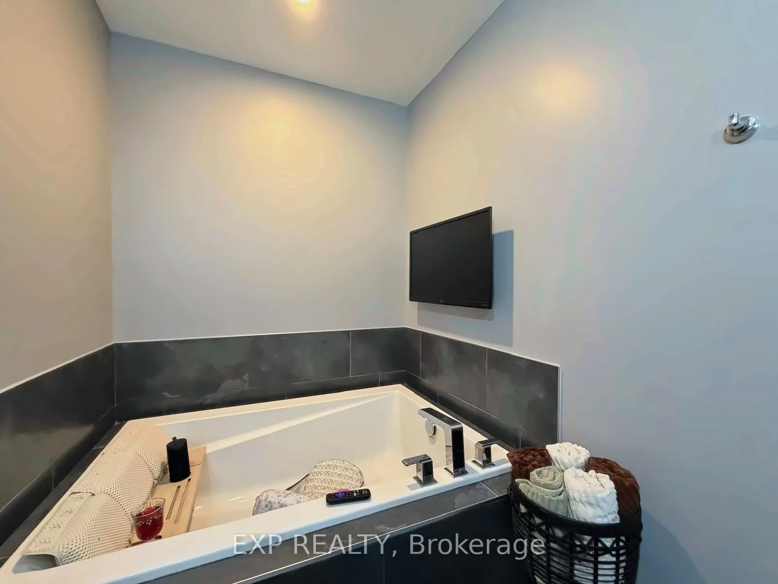 543 Rathburn Lane