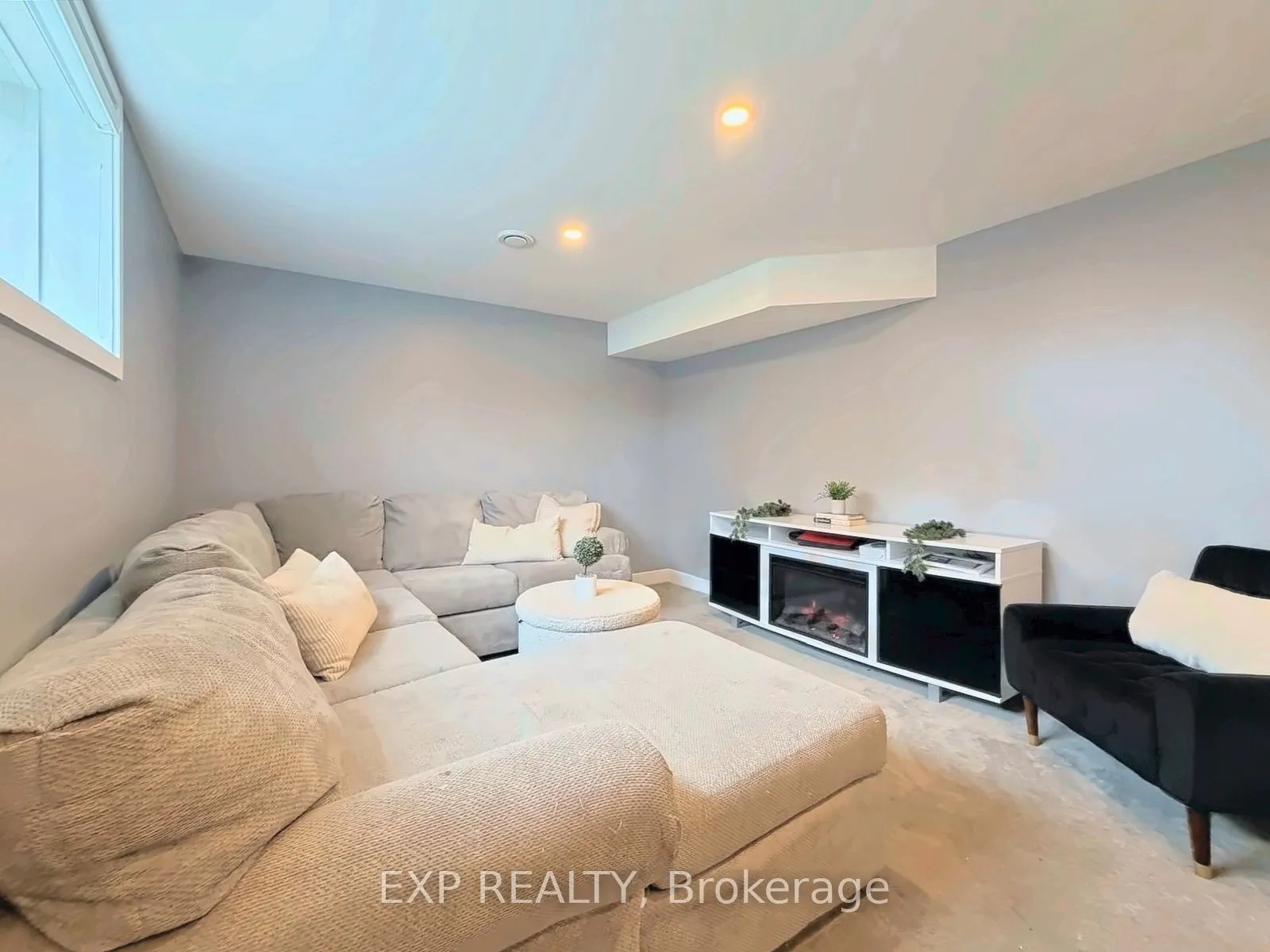 543 Rathburn Lane