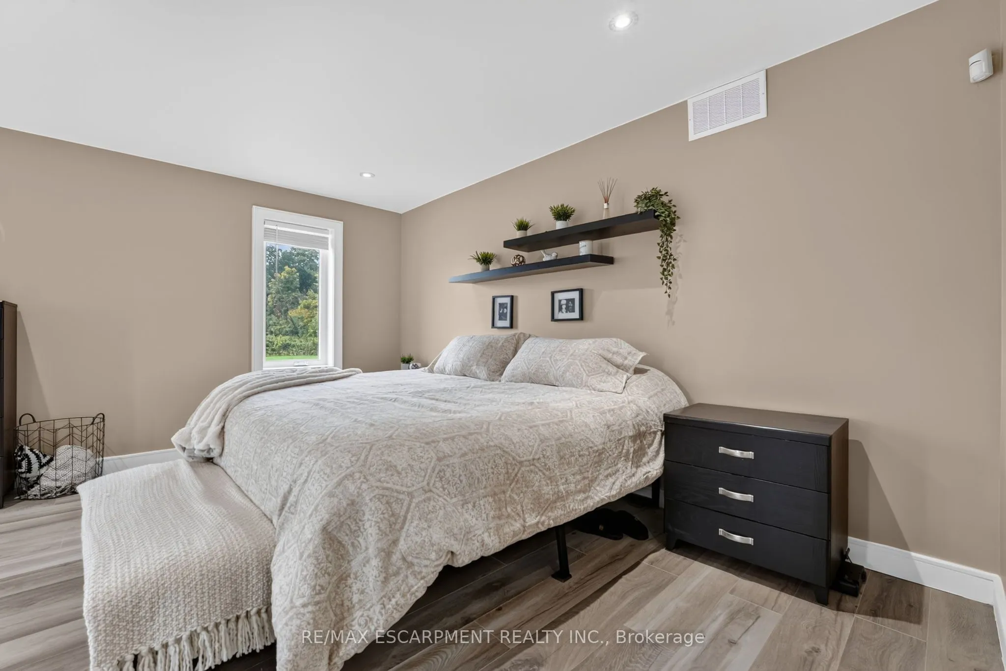 1380 Eighth Avenue Louth
