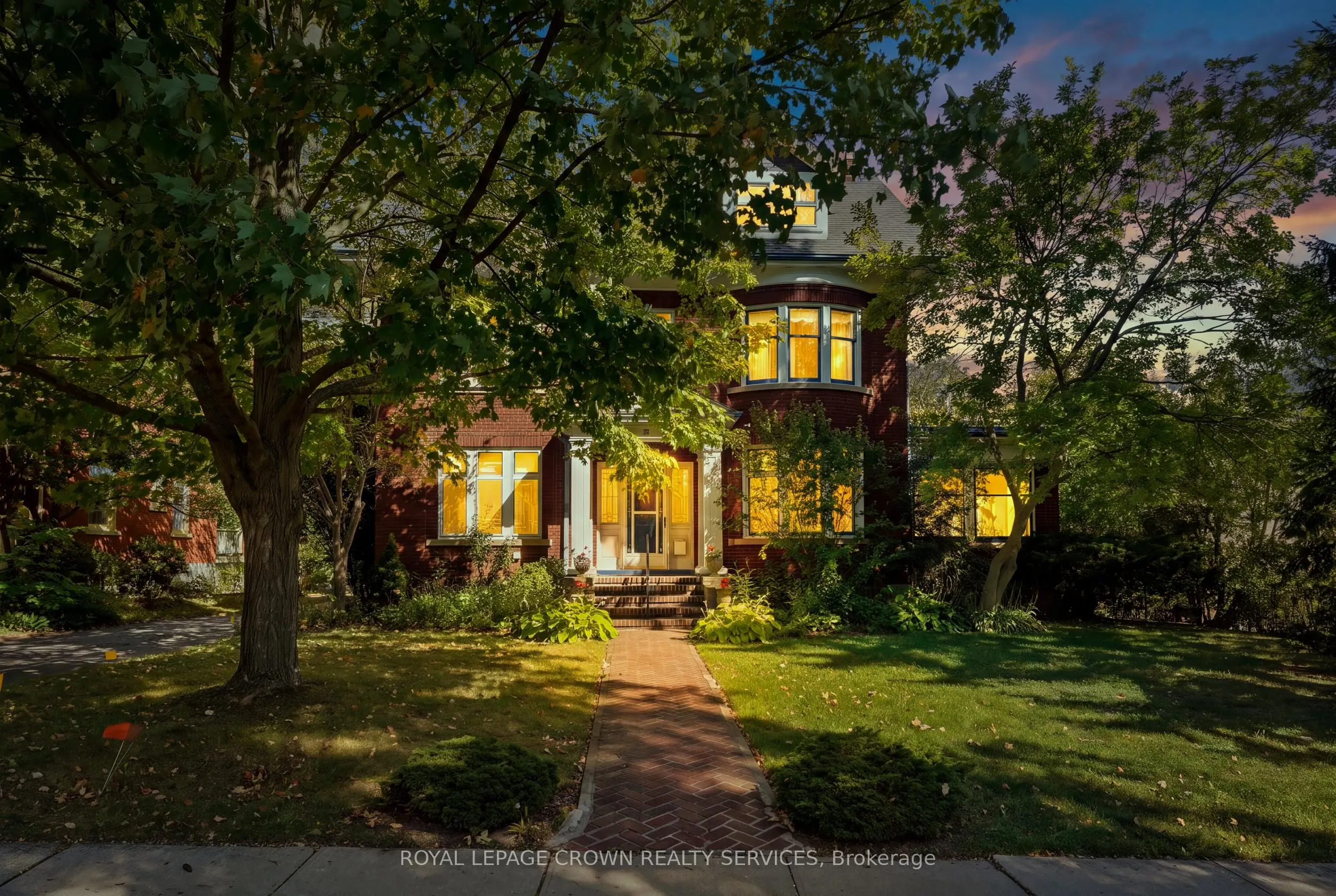 32 Wentworth Avenue