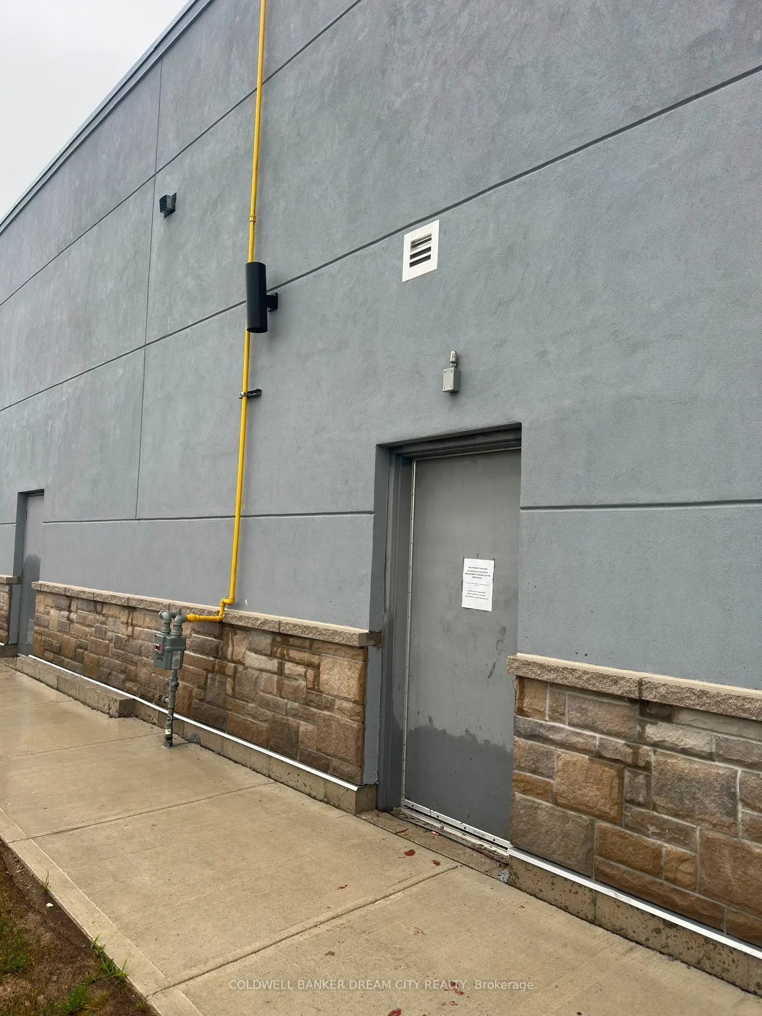 200 montclair Drive #15-16
