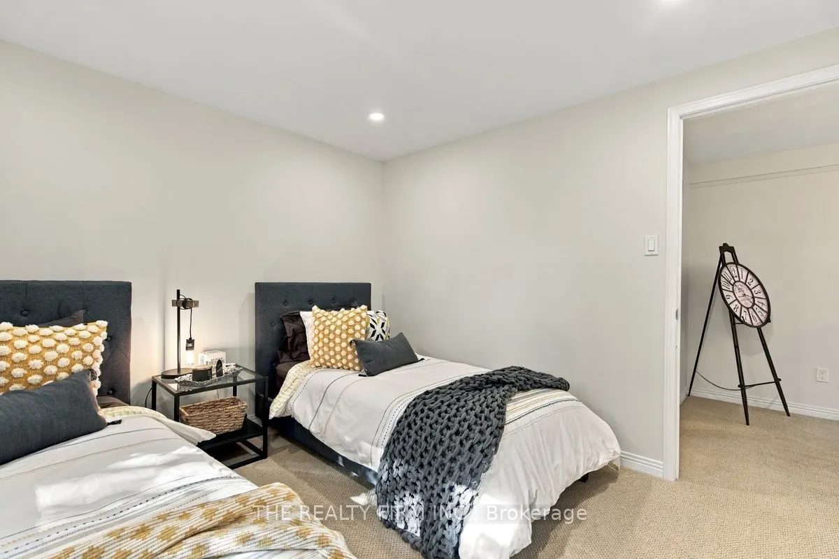 11 SOMERSET Crescent