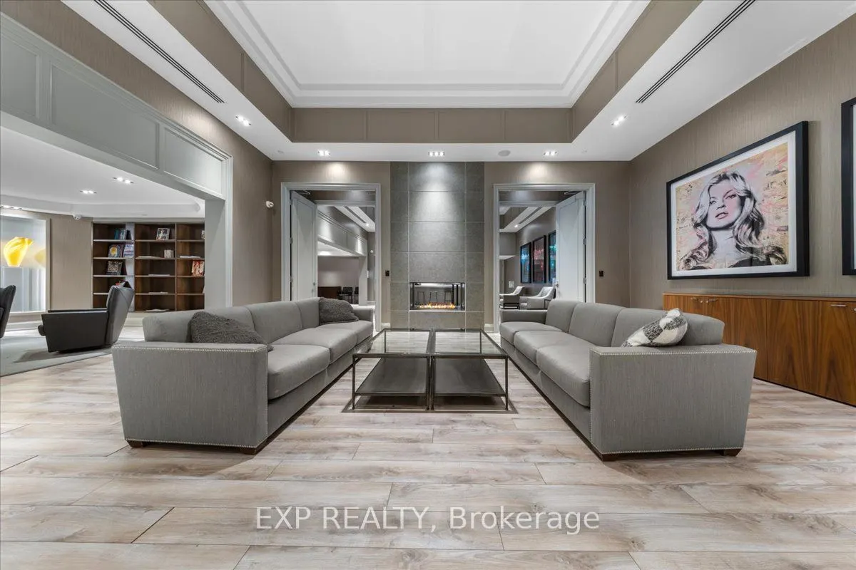 111 Champagne Avenue S #406