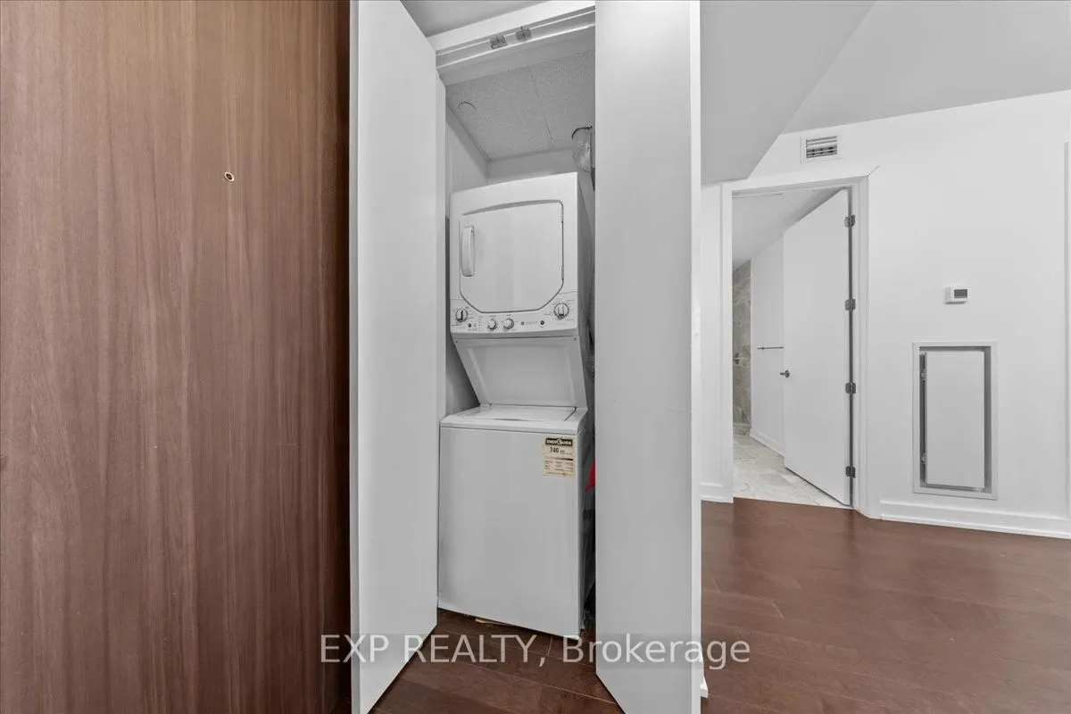 111 Champagne Avenue S #406