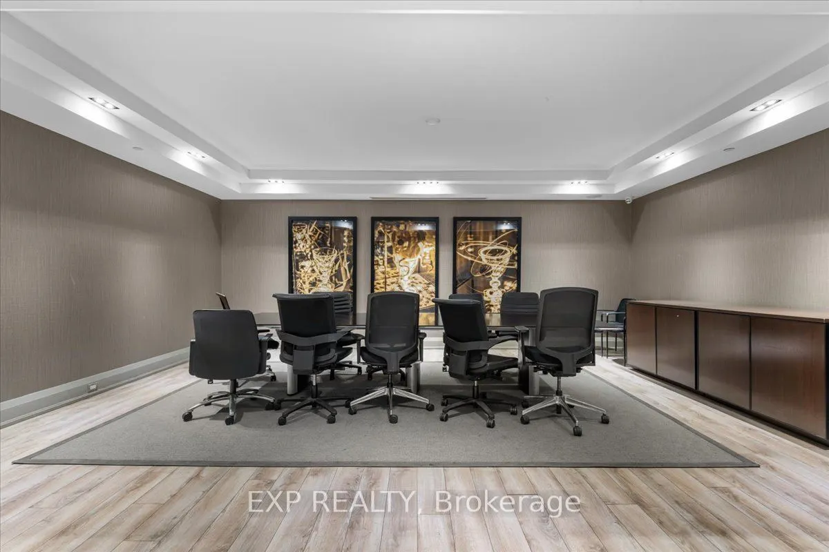 111 Champagne Avenue S #406