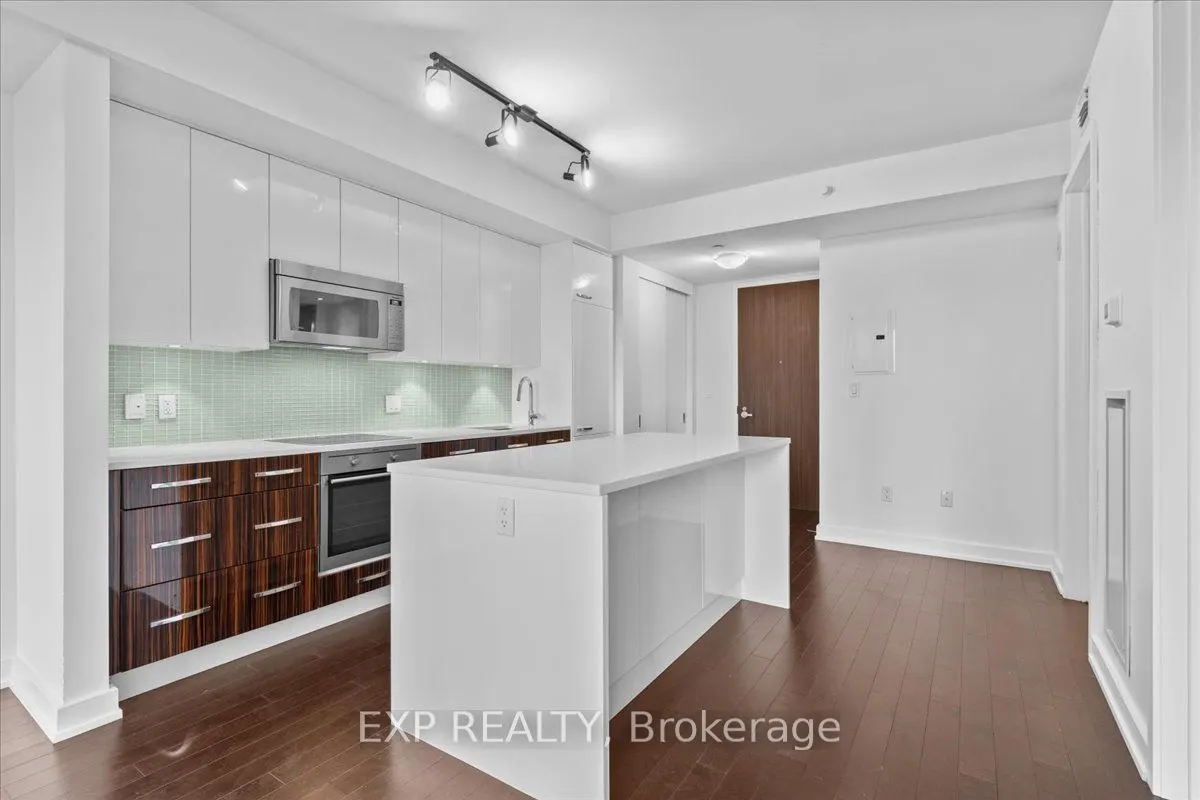 111 Champagne Avenue S #406