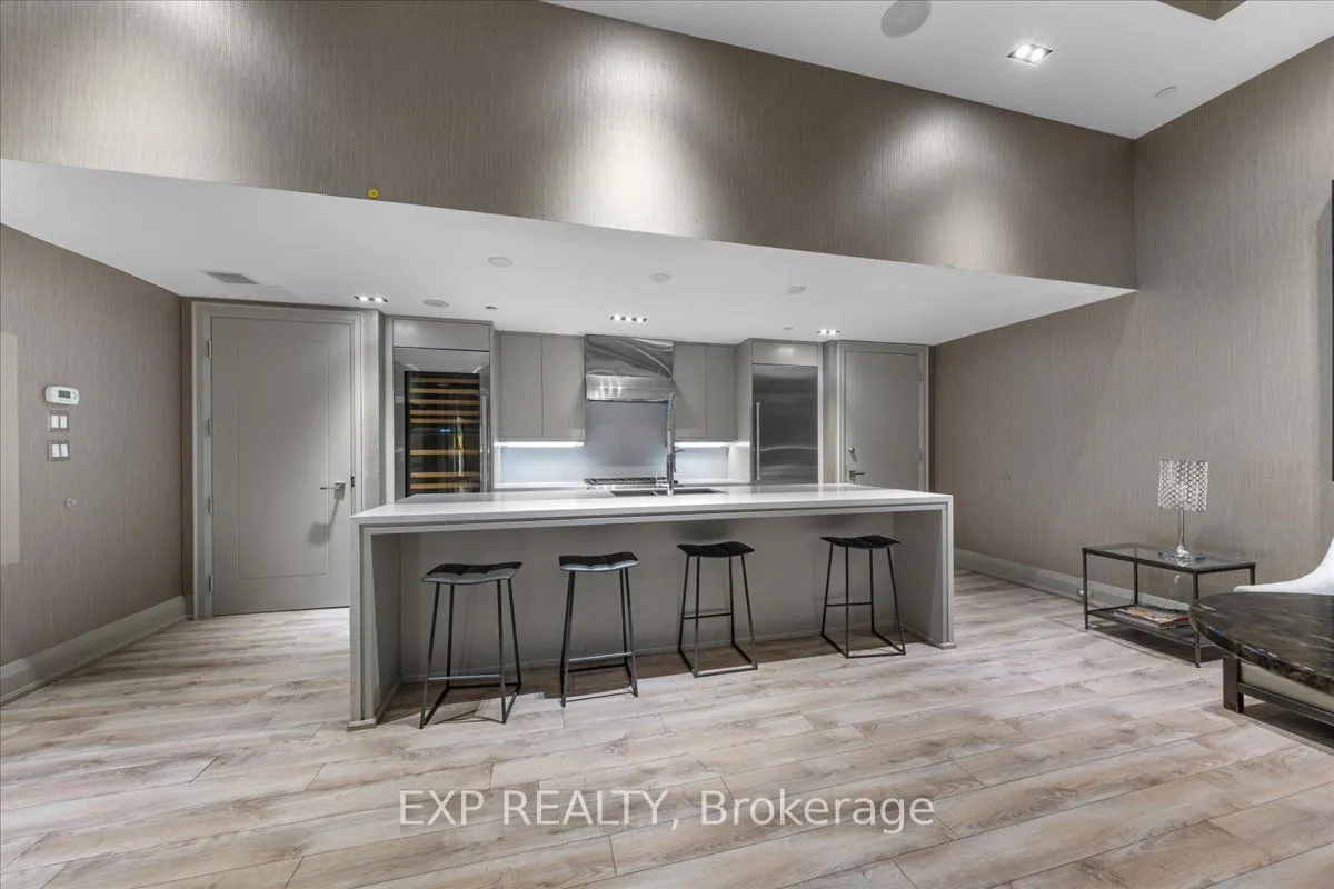 111 Champagne Avenue S #406