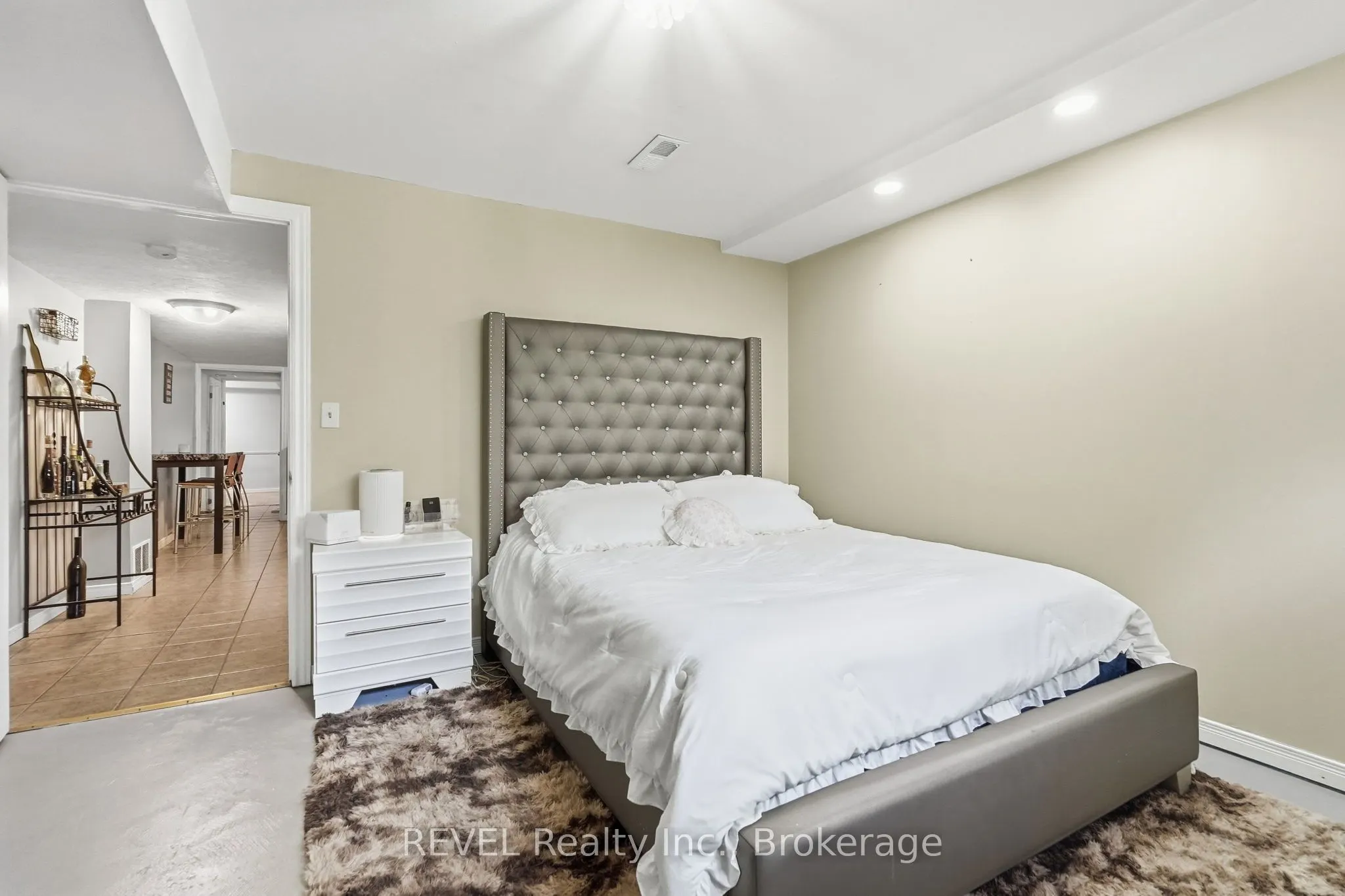 3 ORMOND Street N