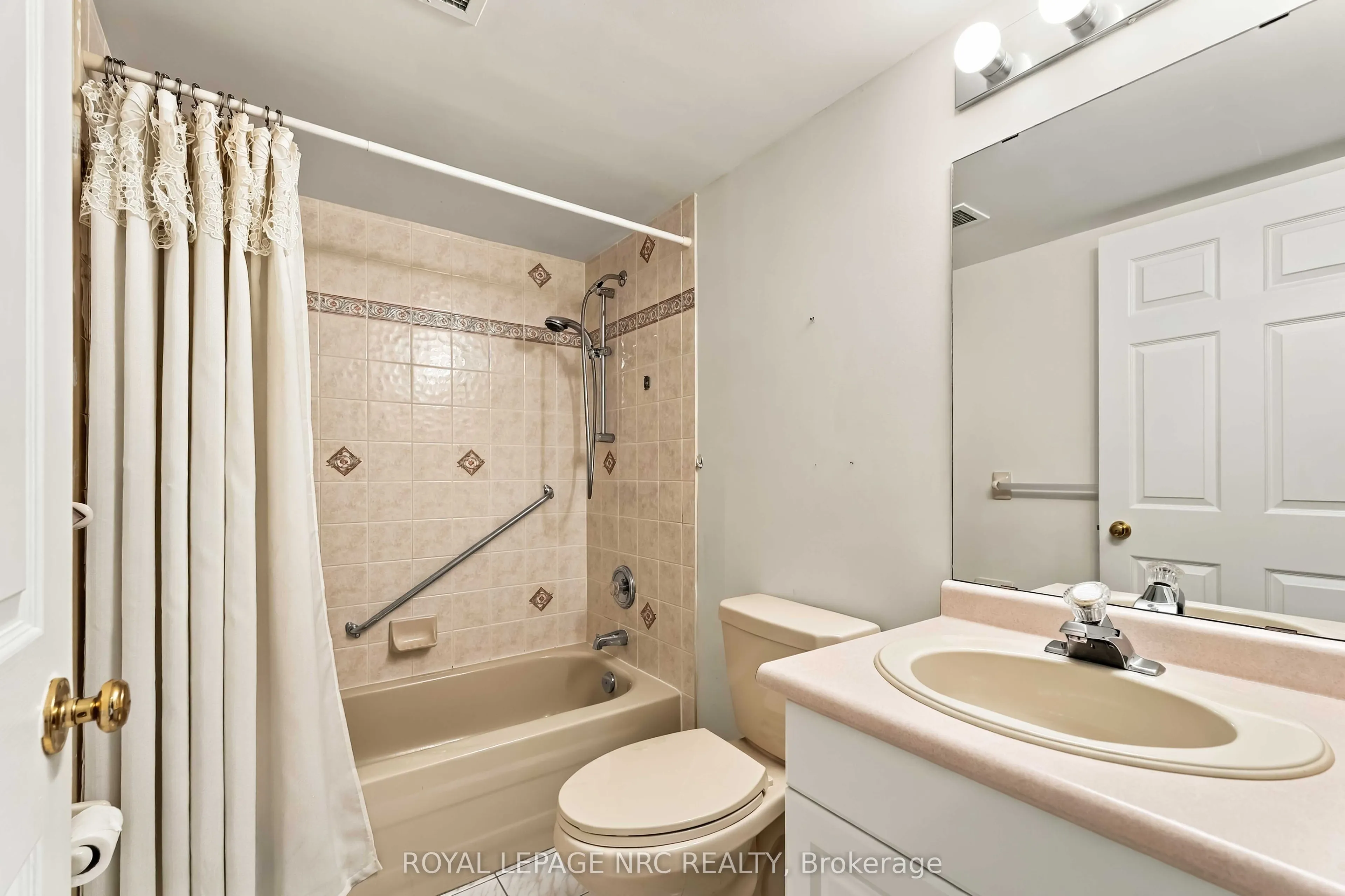 4090 JOHN CHARLES Boulevard #205