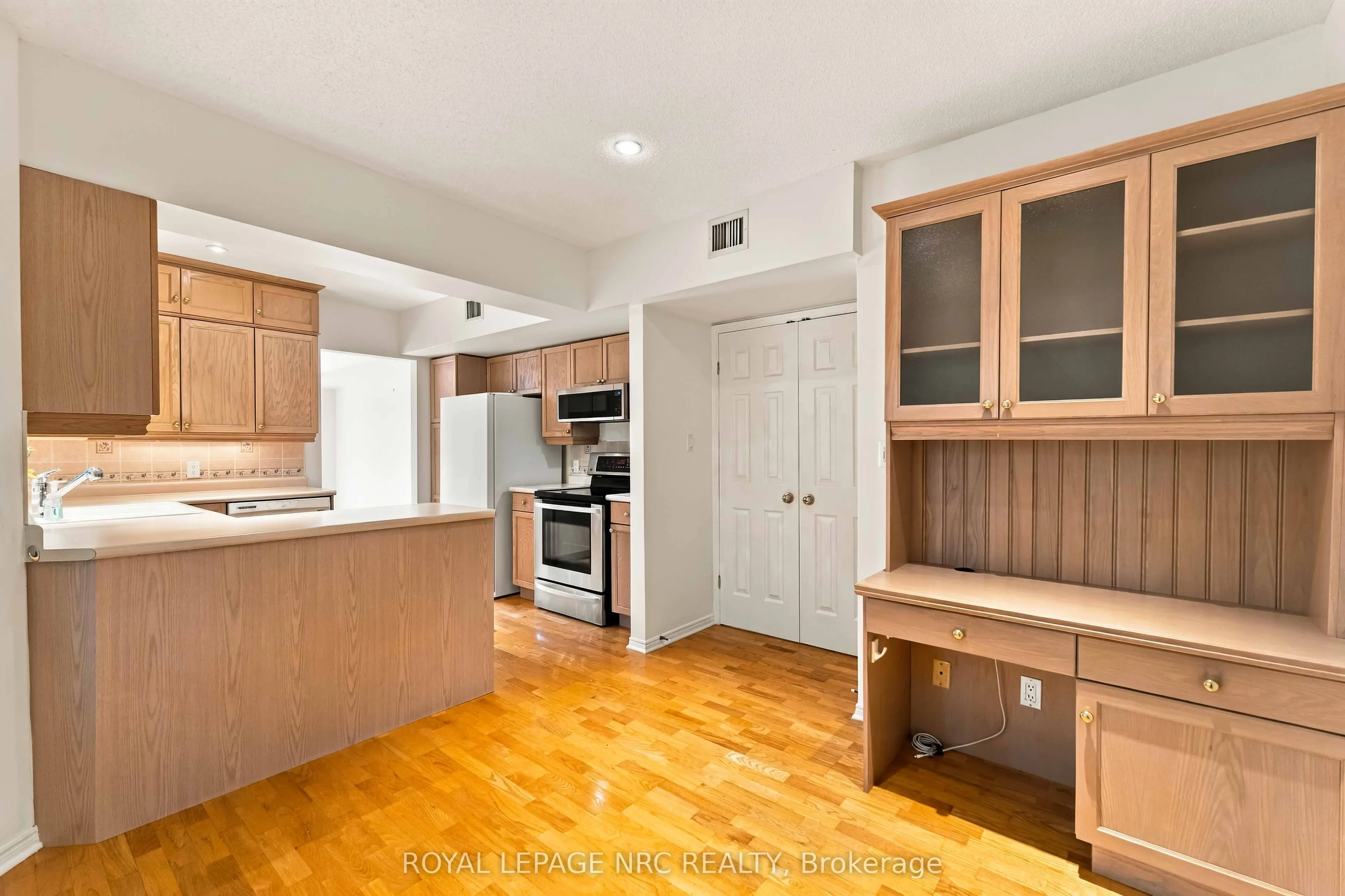 4090 JOHN CHARLES Boulevard #205