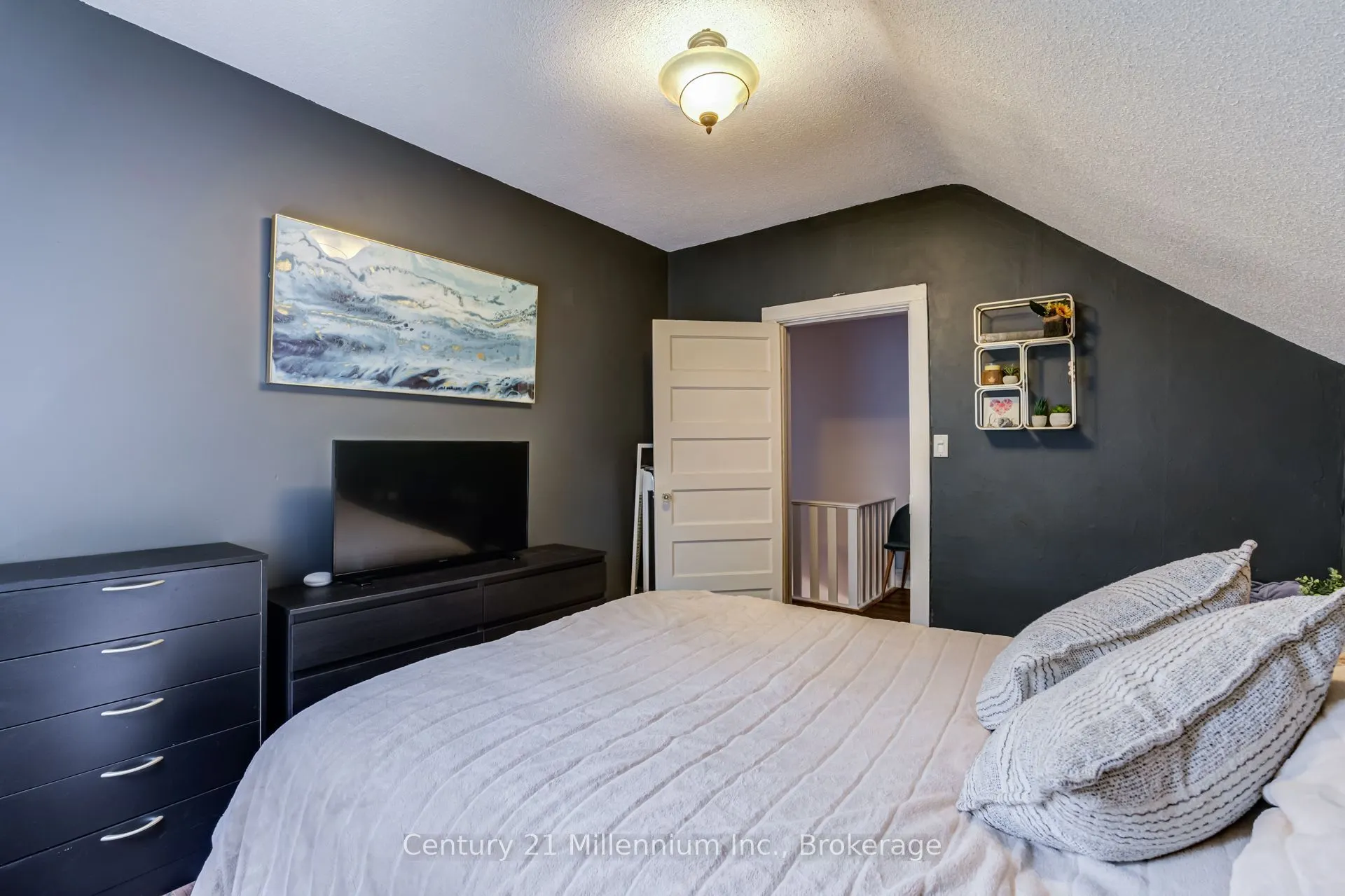 375 19th Street W