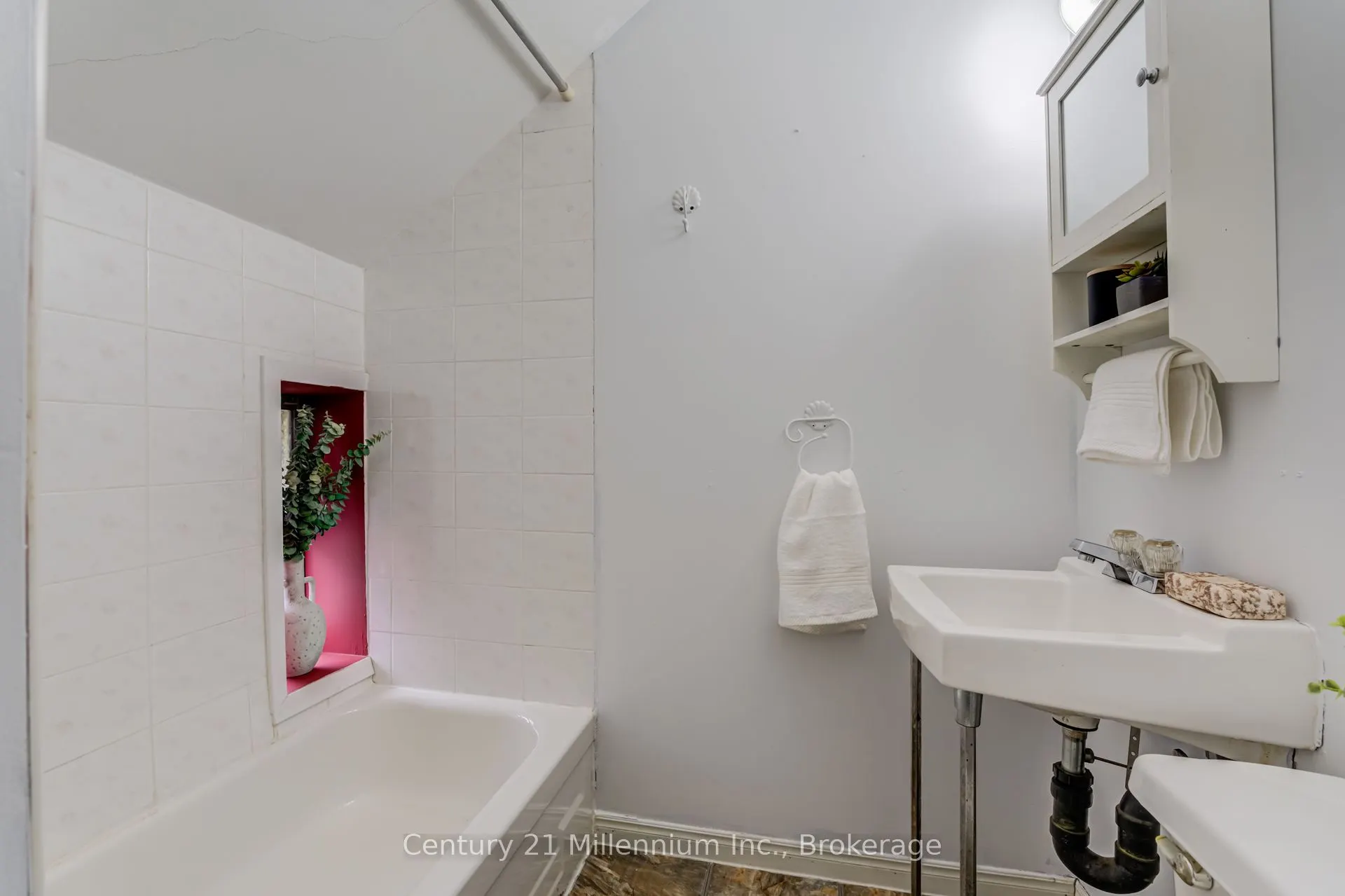 375 19th Street W