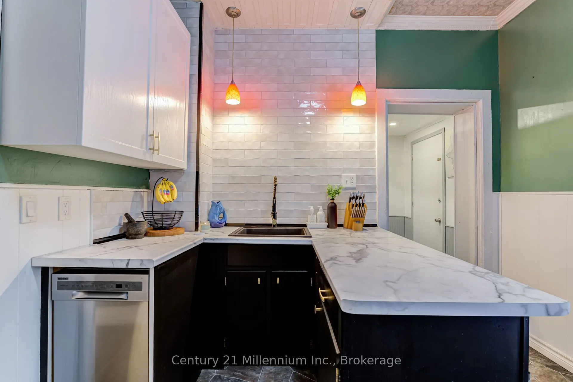 375 19th Street W