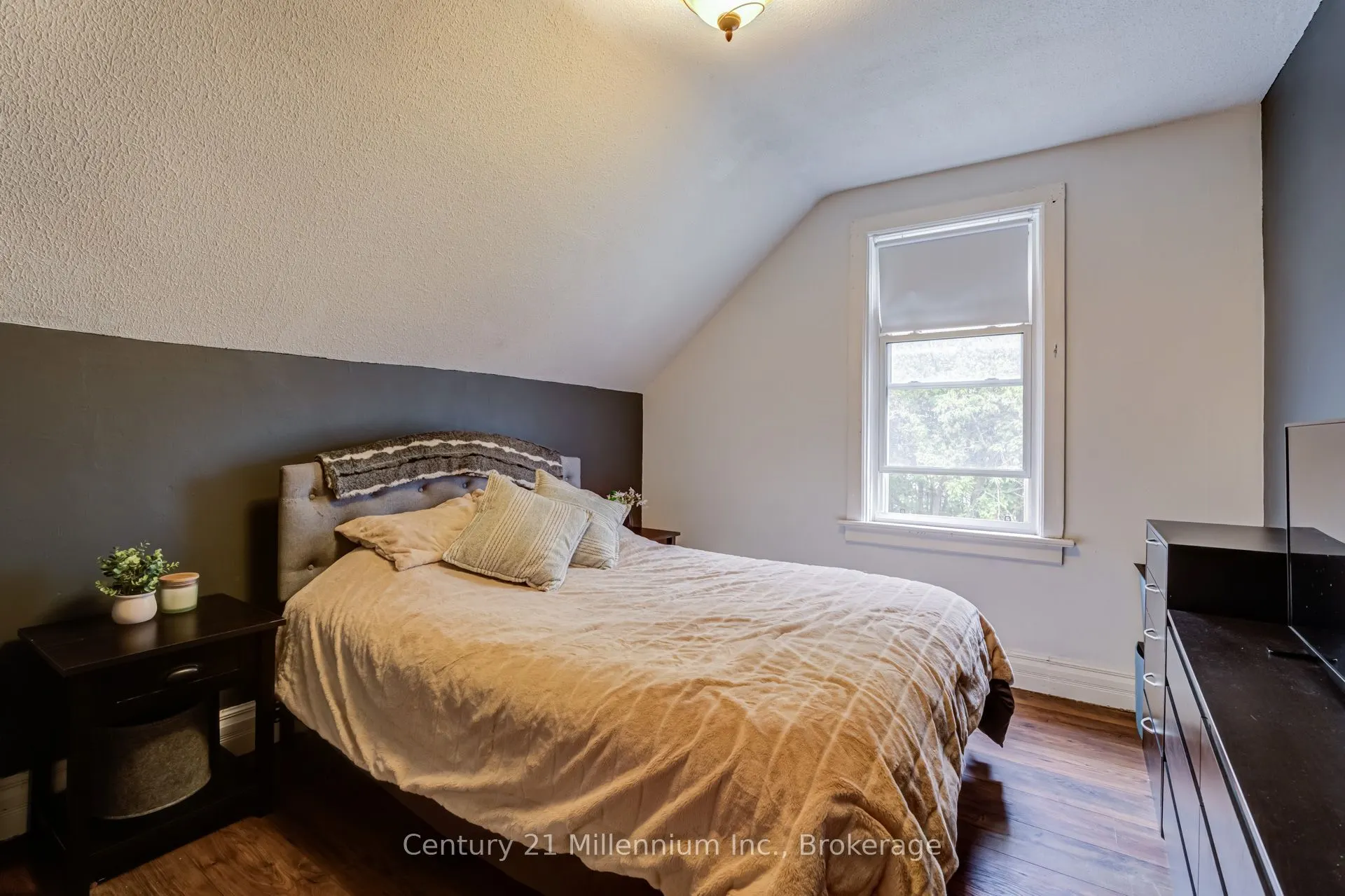 375 19th Street W