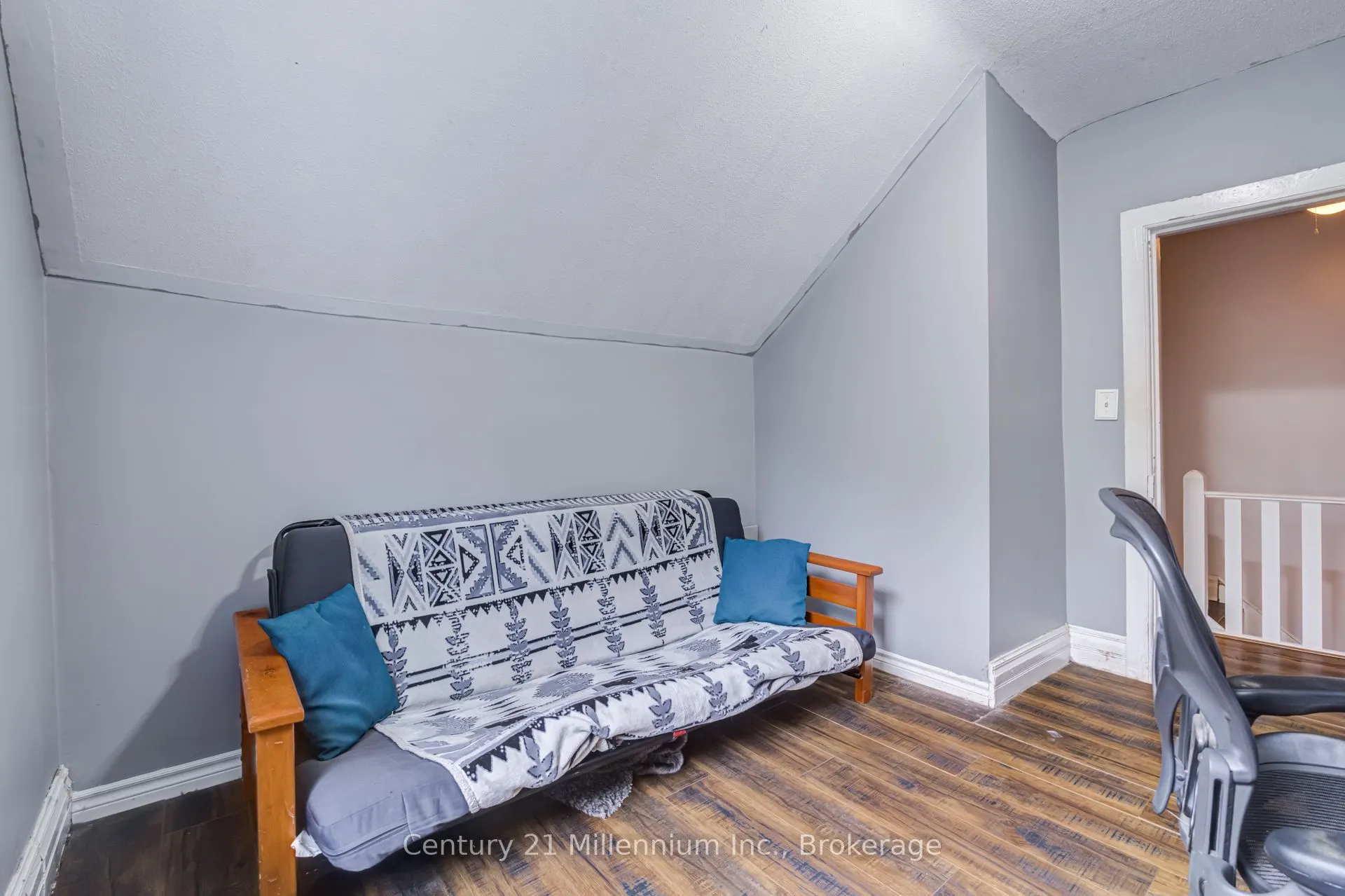 375 19th Street W