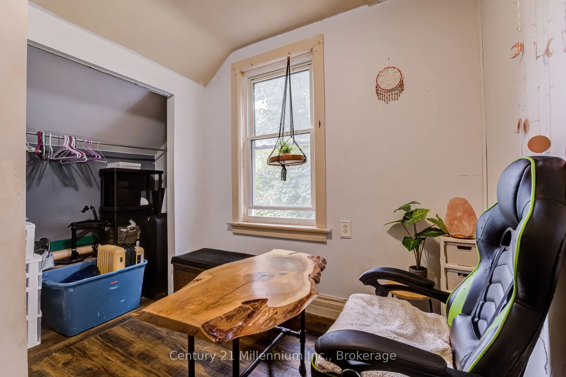 375 19th Street W