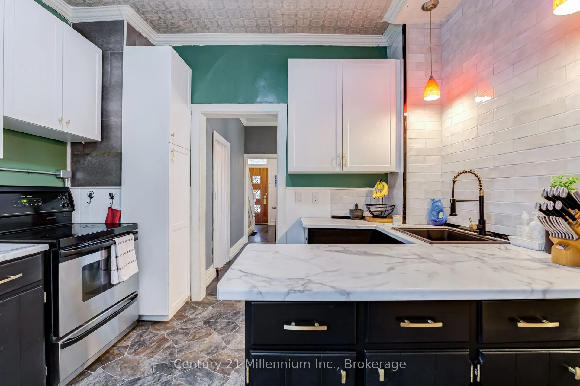 375 19th Street W