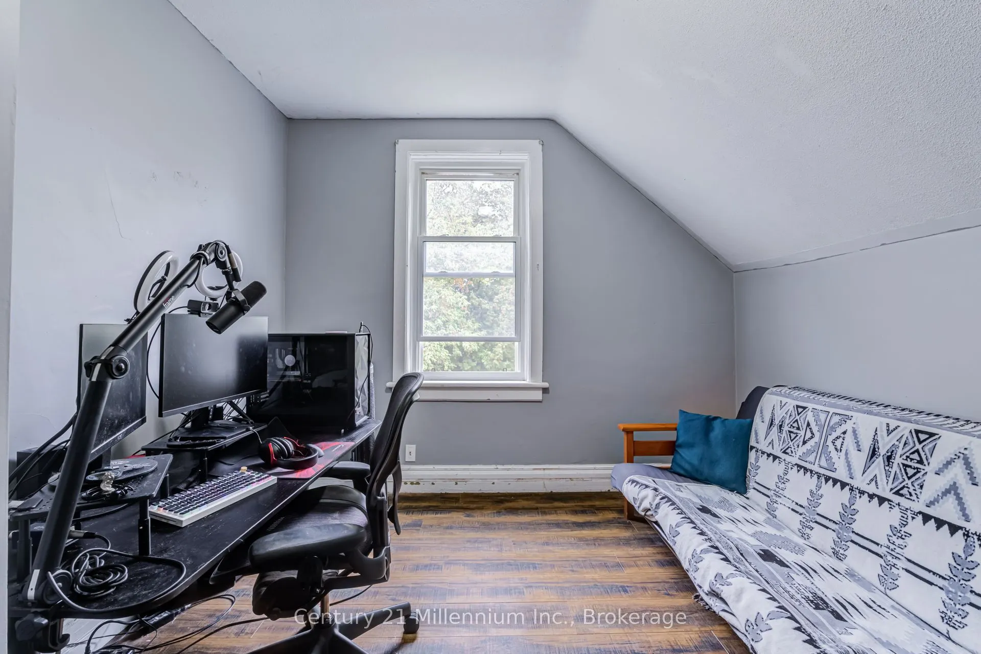 375 19th Street W