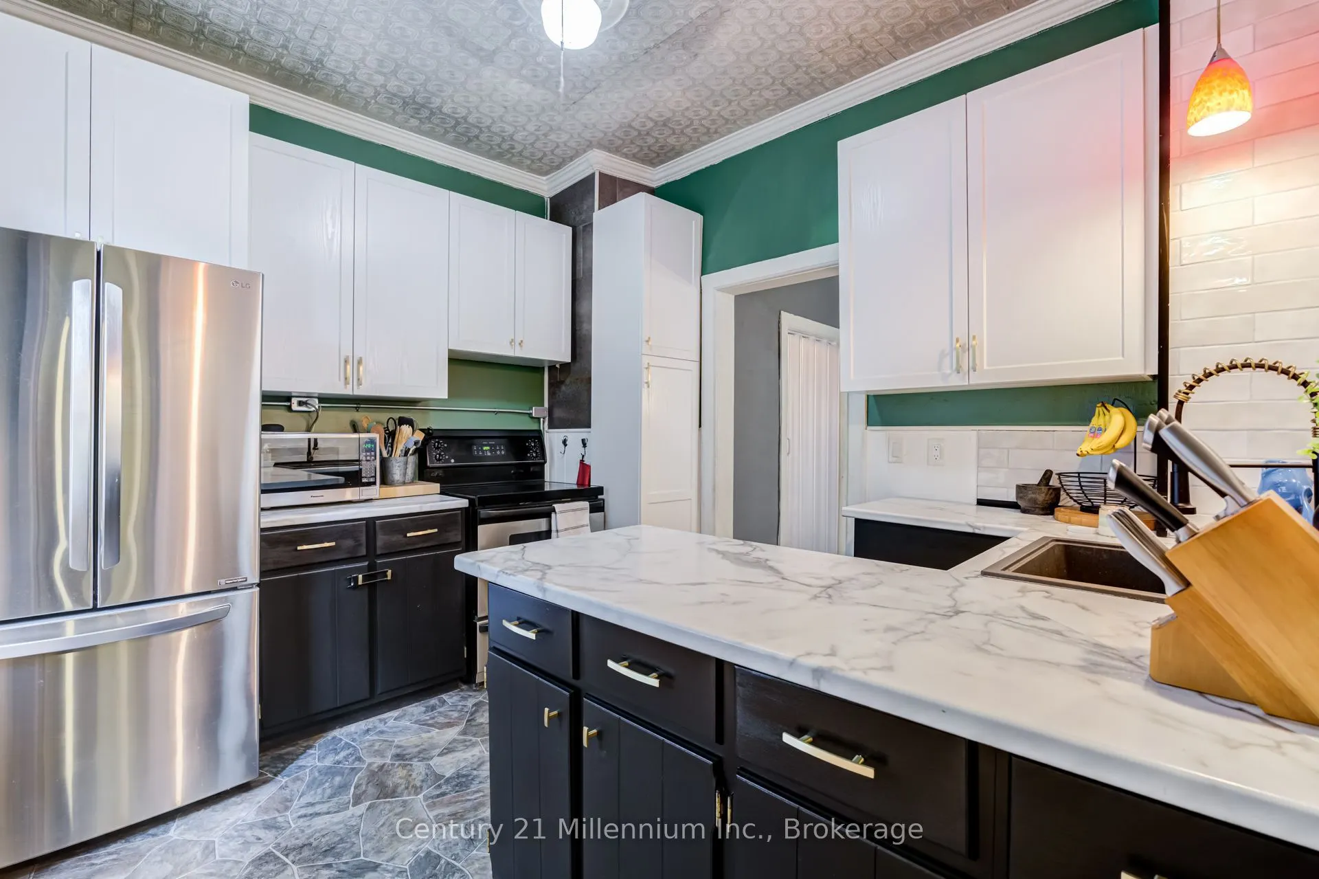 375 19th Street W