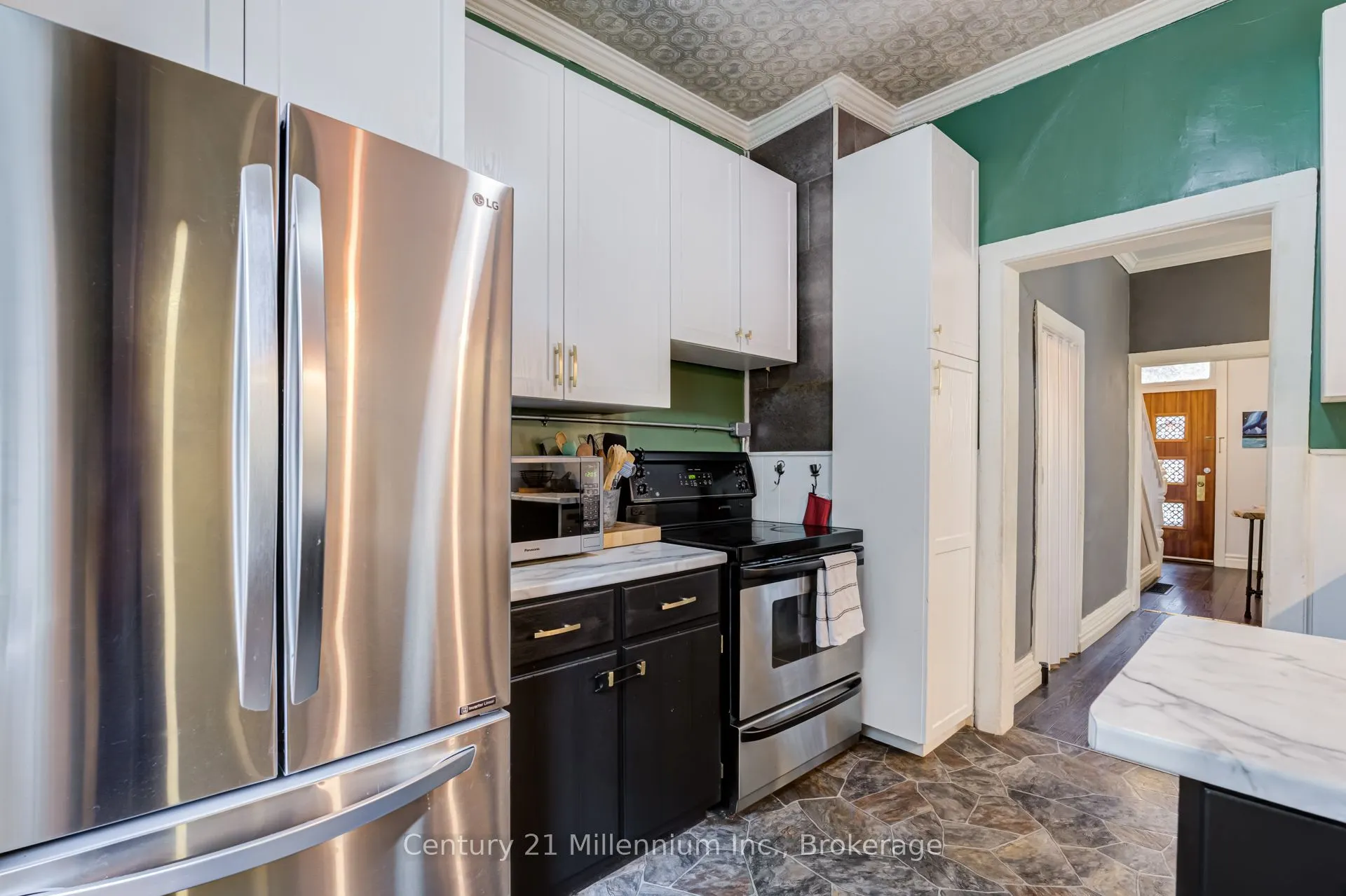 375 19th Street W