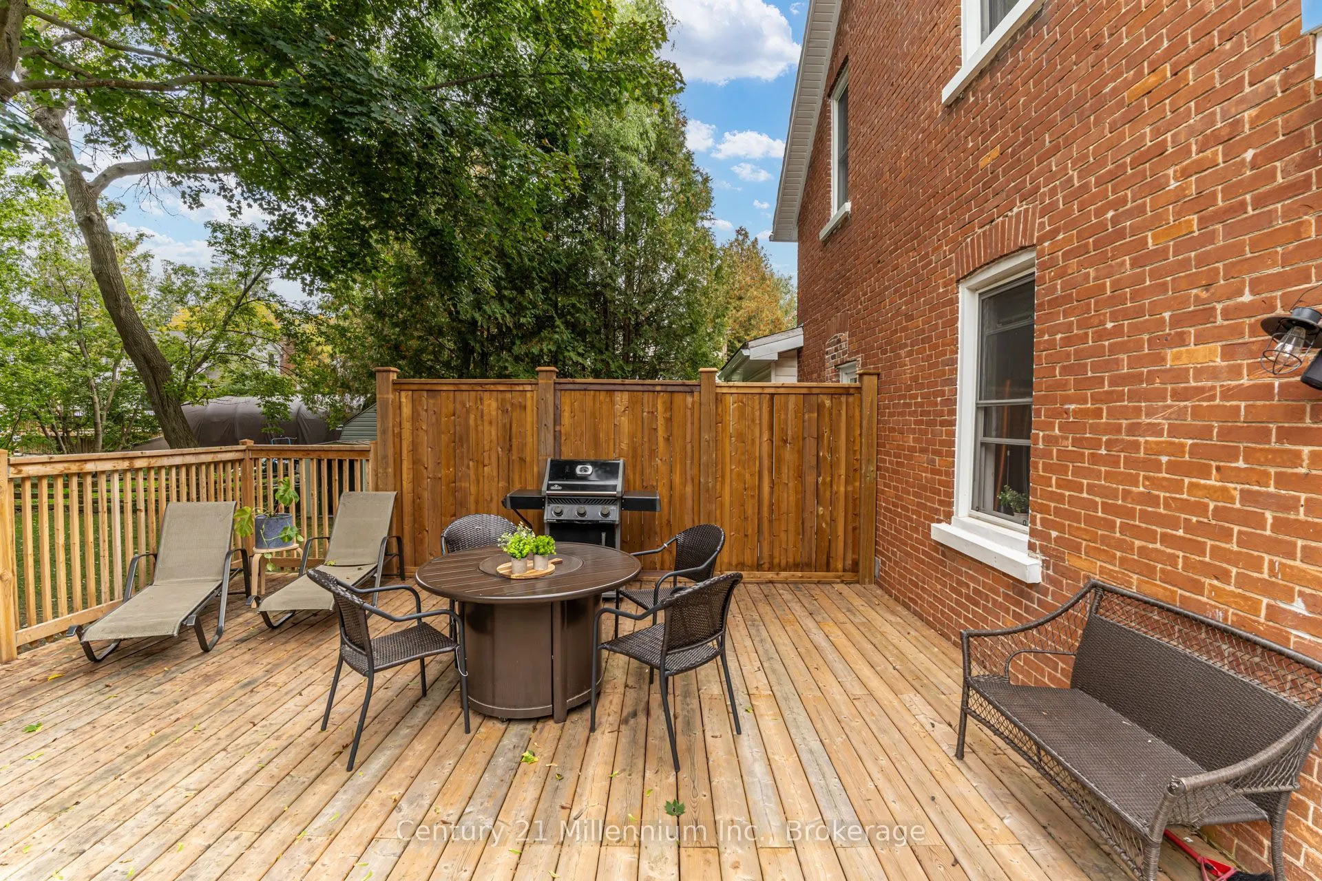 375 19th Street W