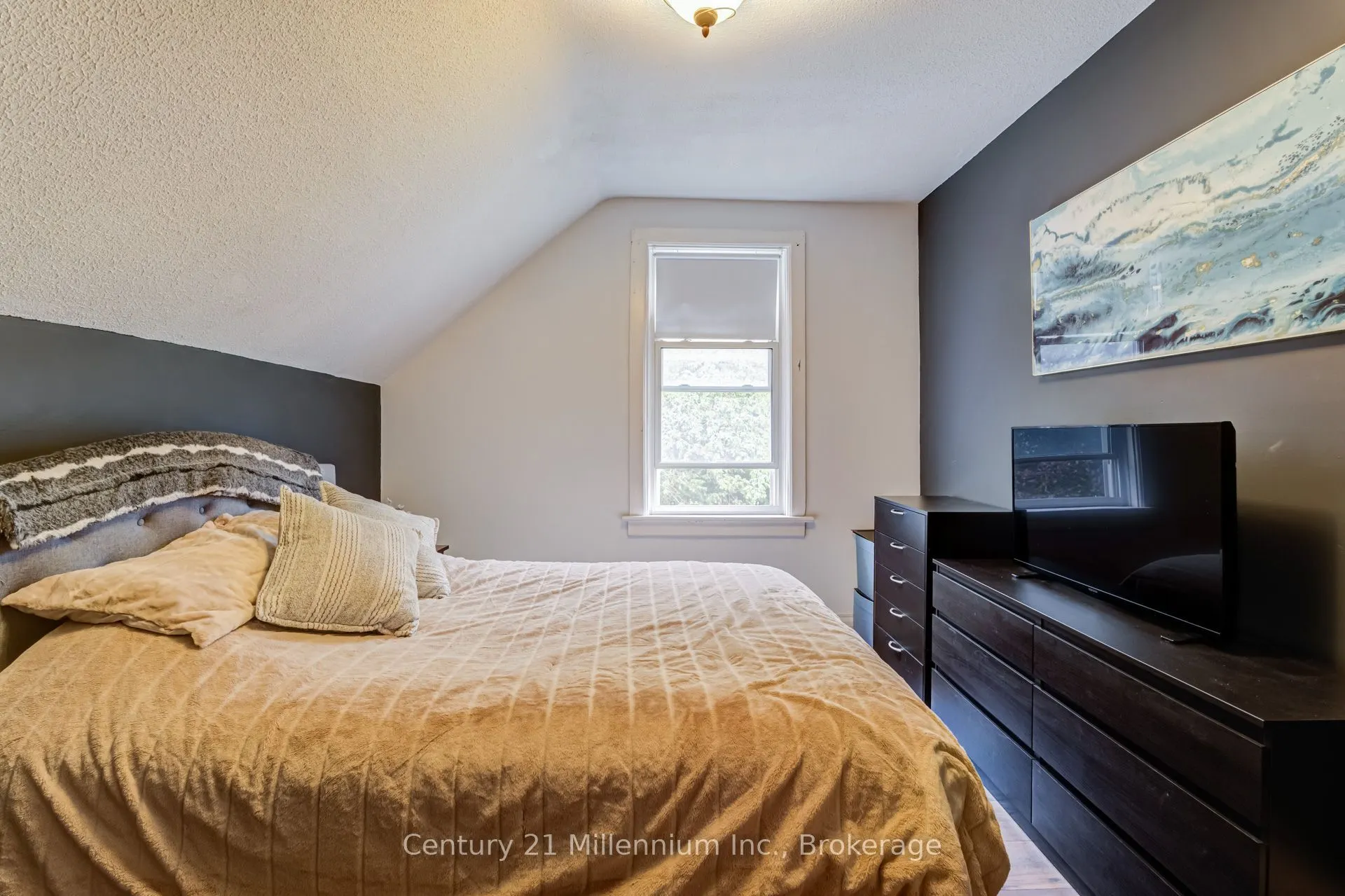 375 19th Street W
