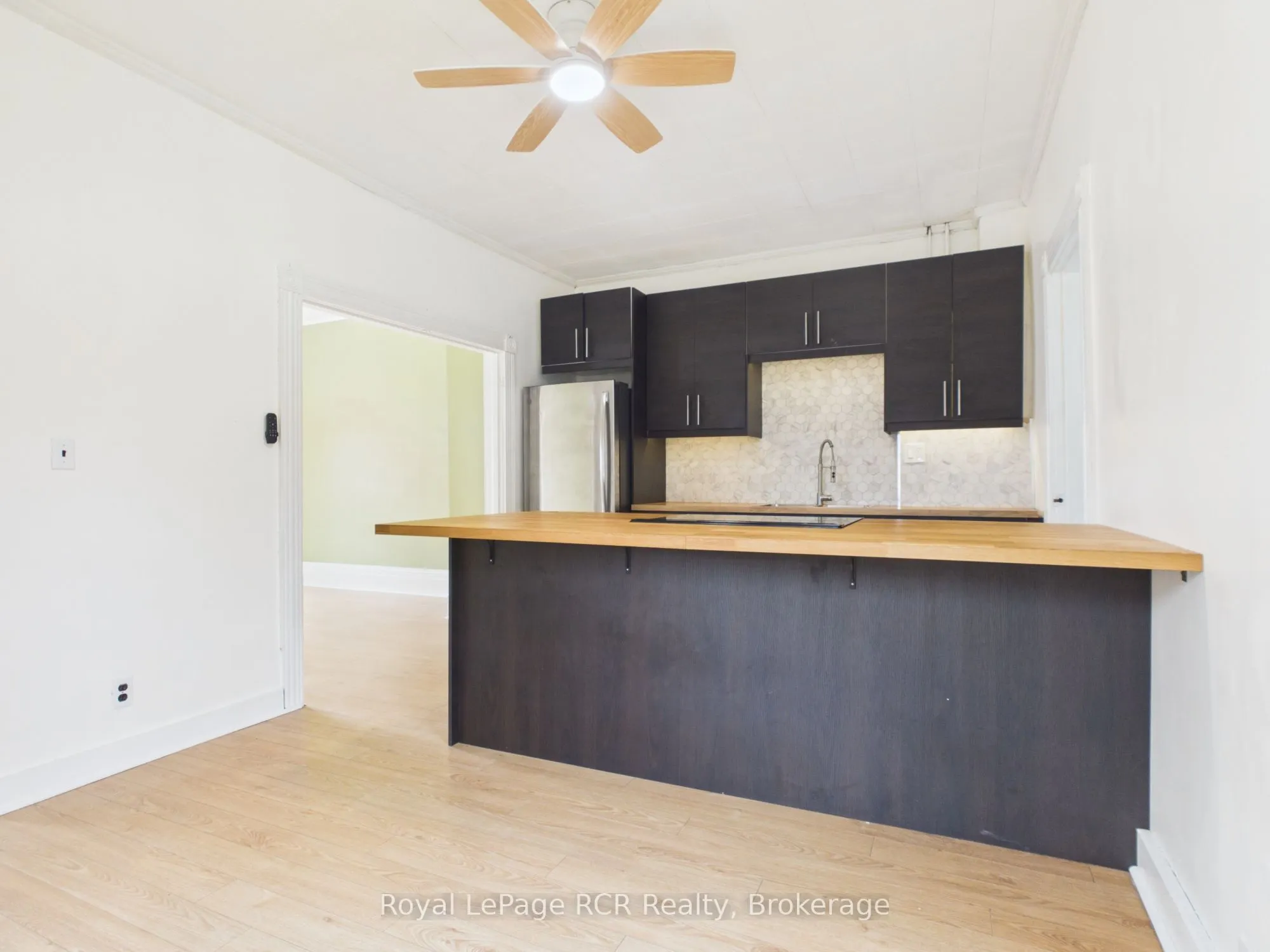 494 16th Street W