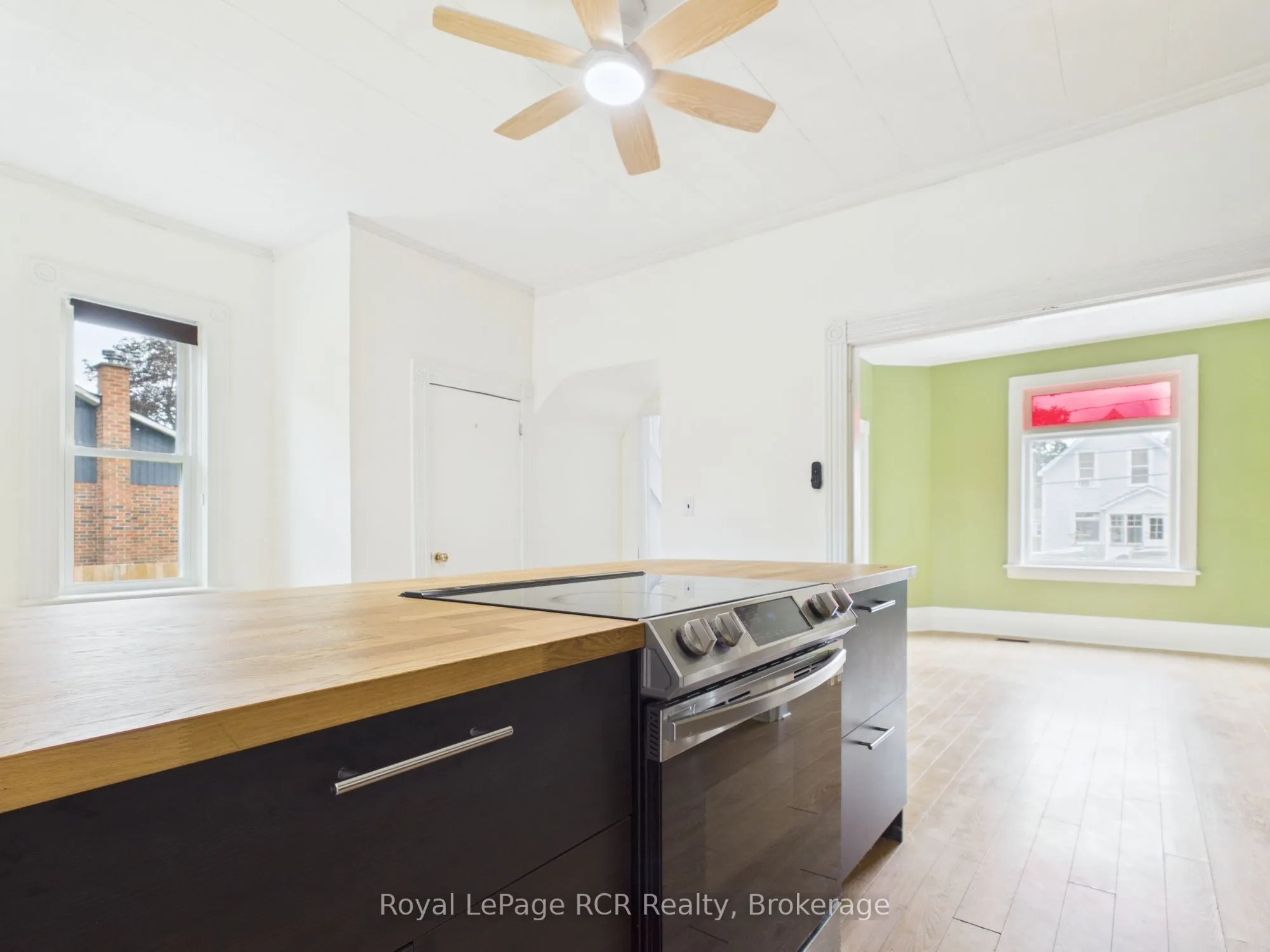494 16th Street W