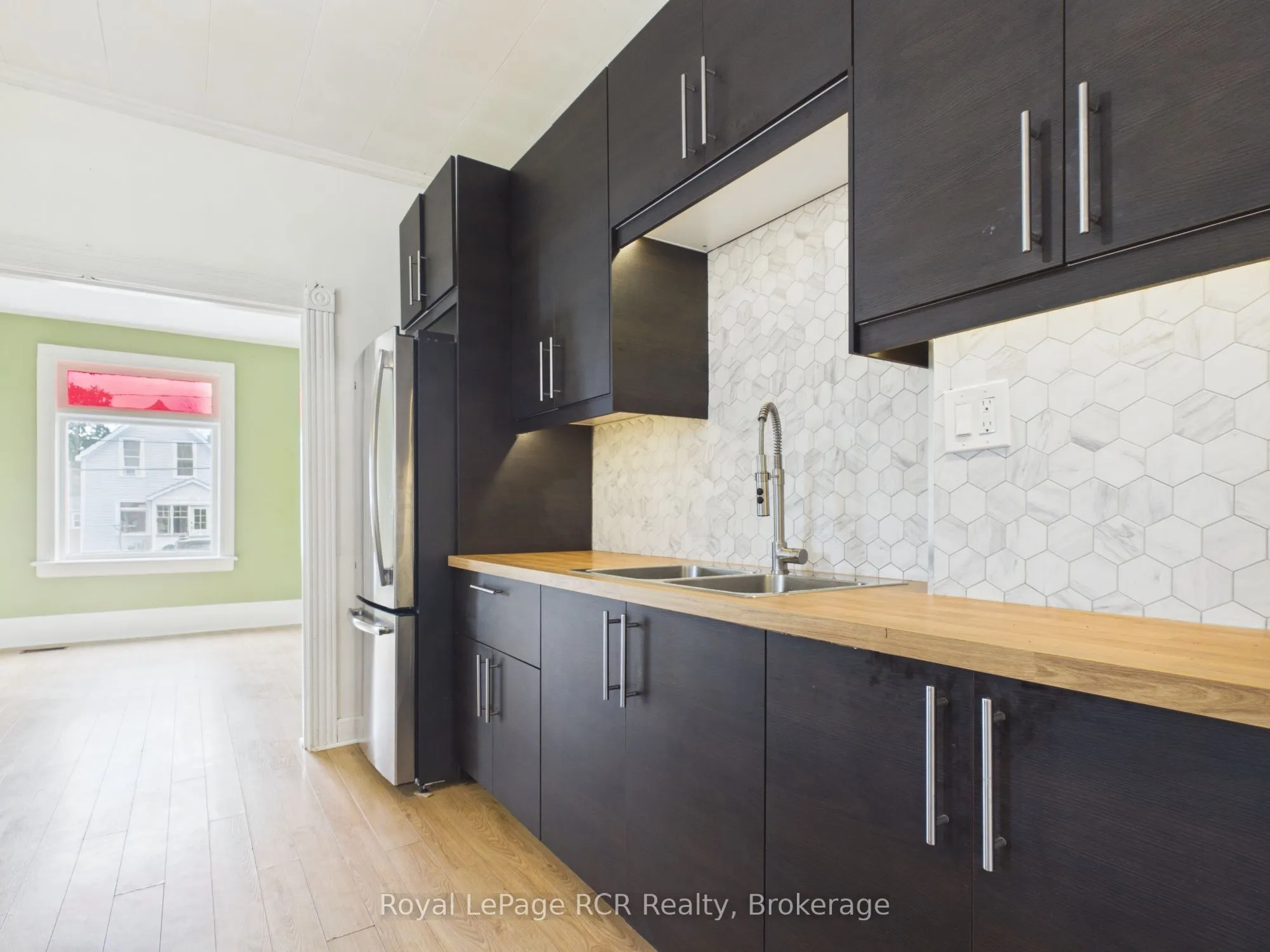 494 16th Street W
