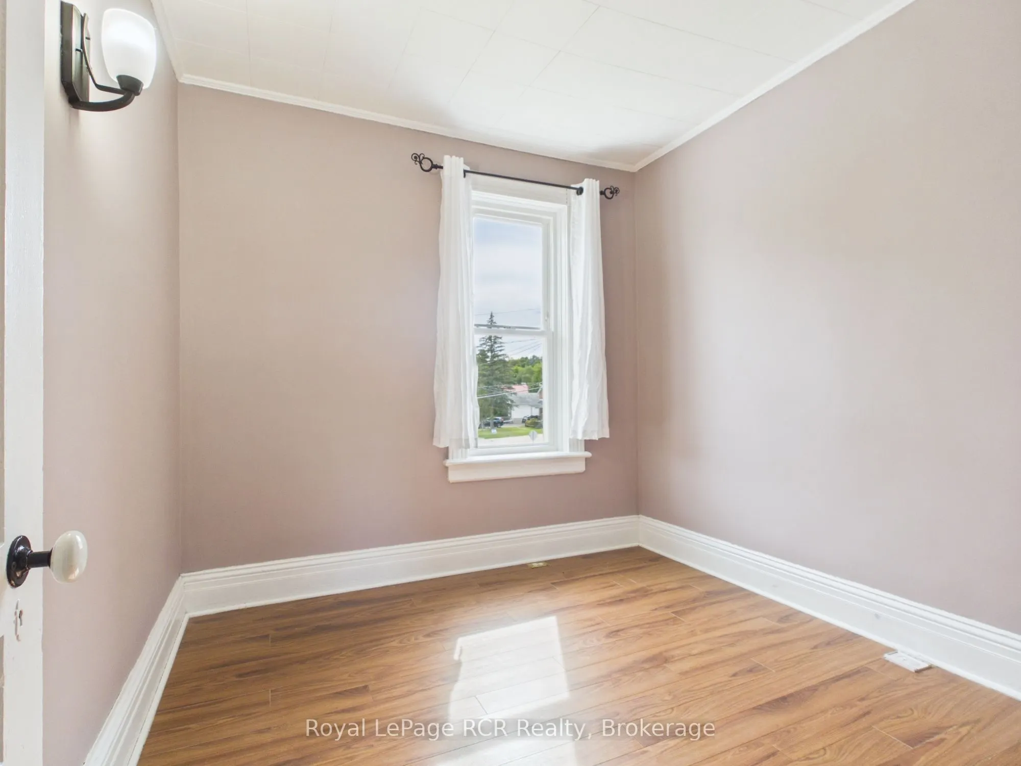 494 16th Street W