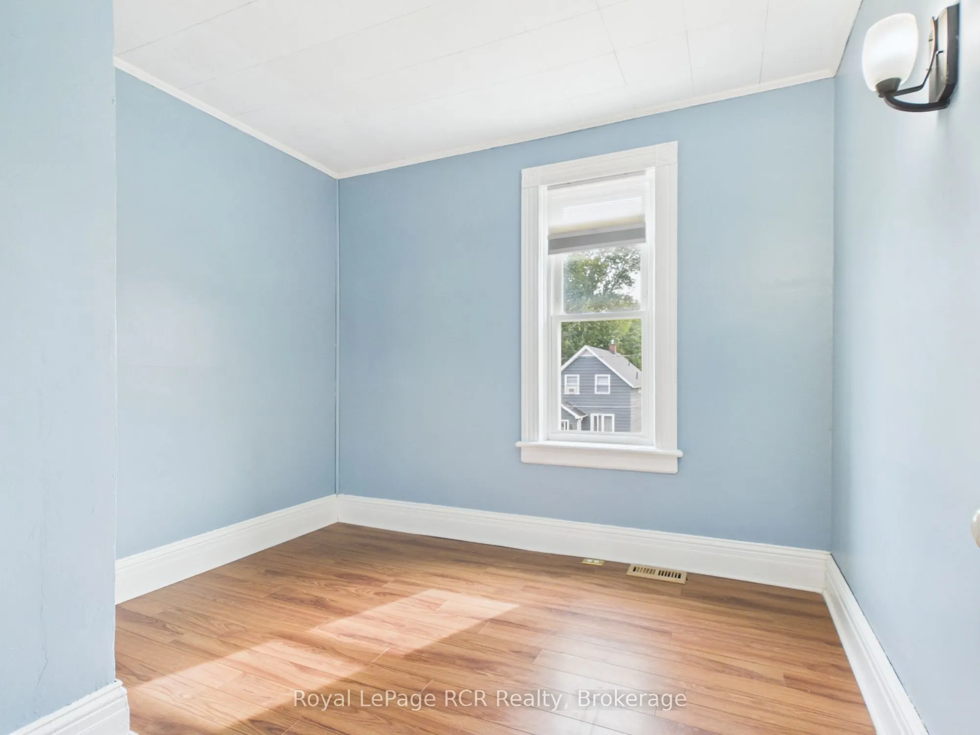 494 16th Street W