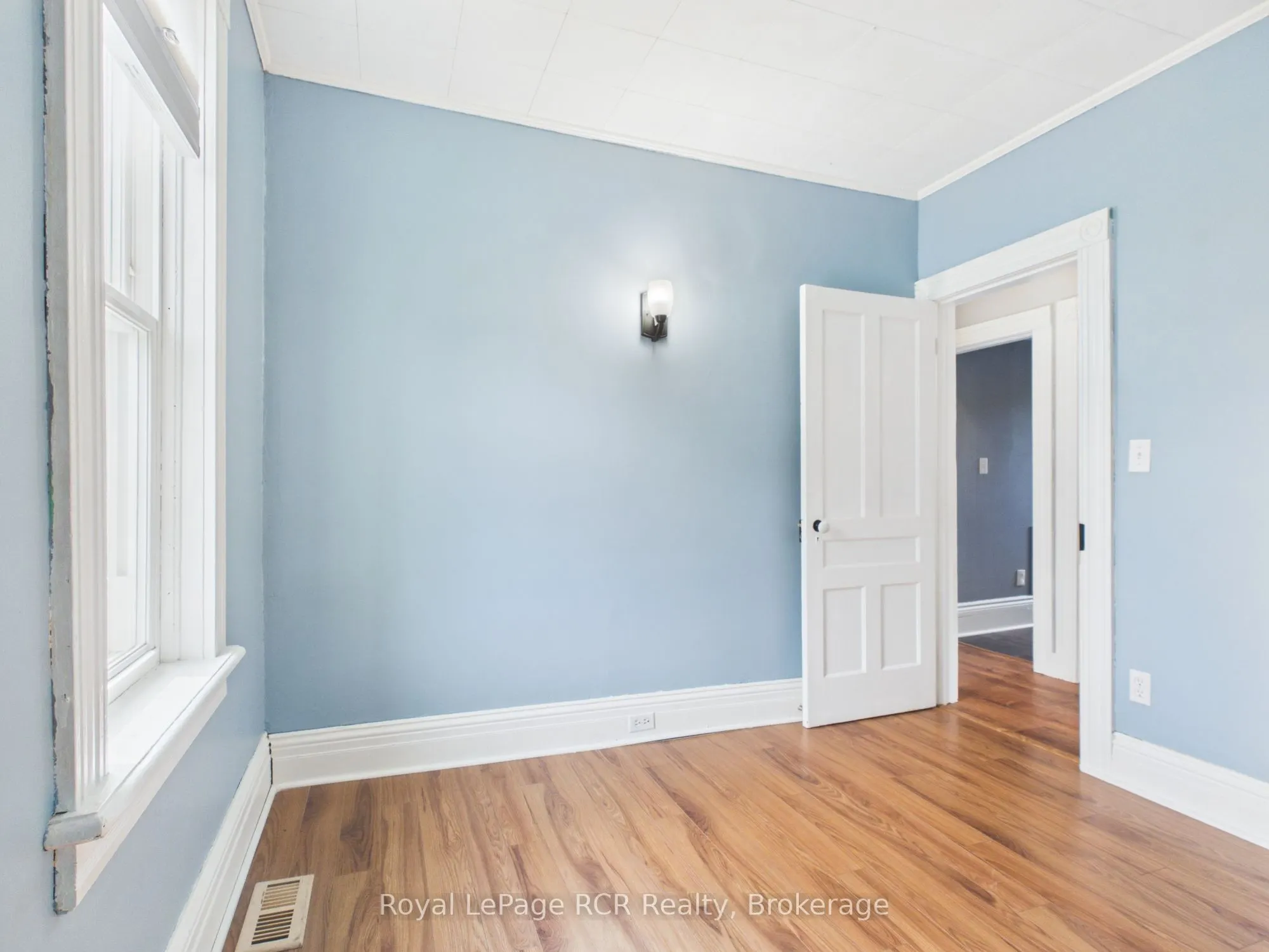 494 16th Street W