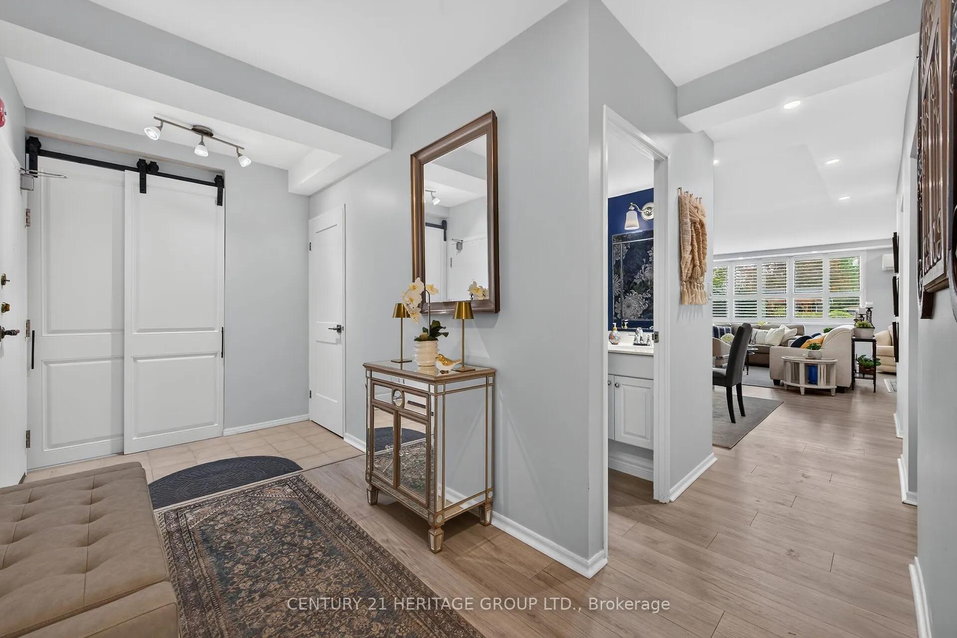 28 Robinson Street N #101