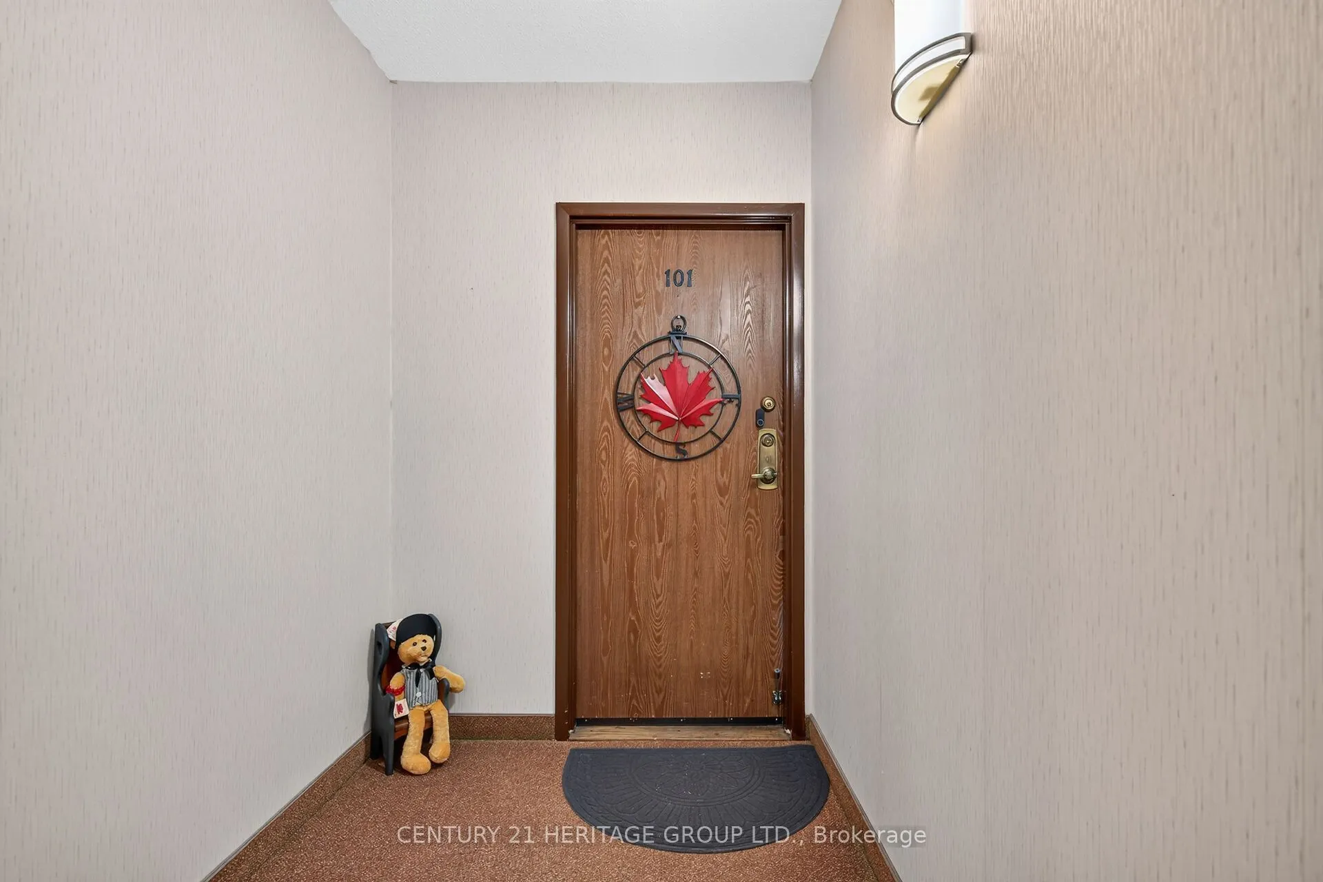 28 Robinson Street N #101