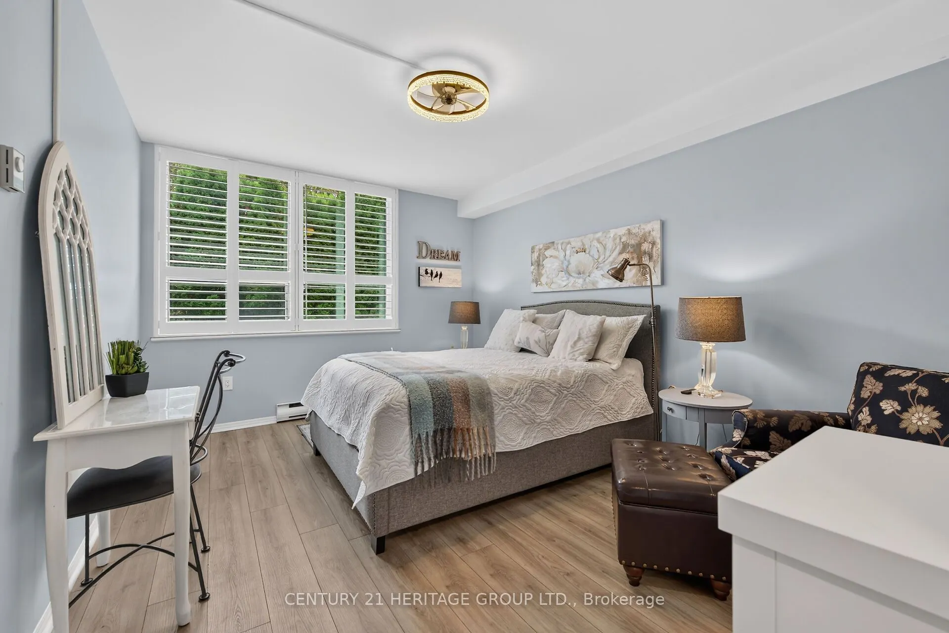 28 Robinson Street N #101