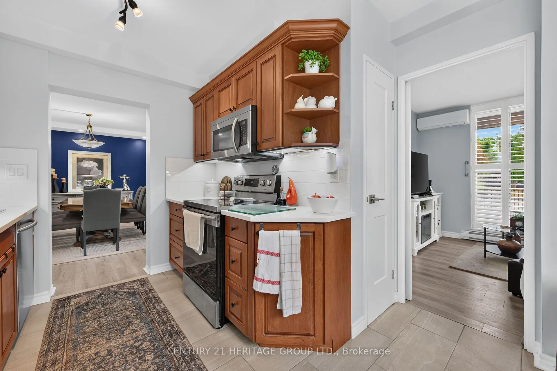 28 Robinson Street N #101