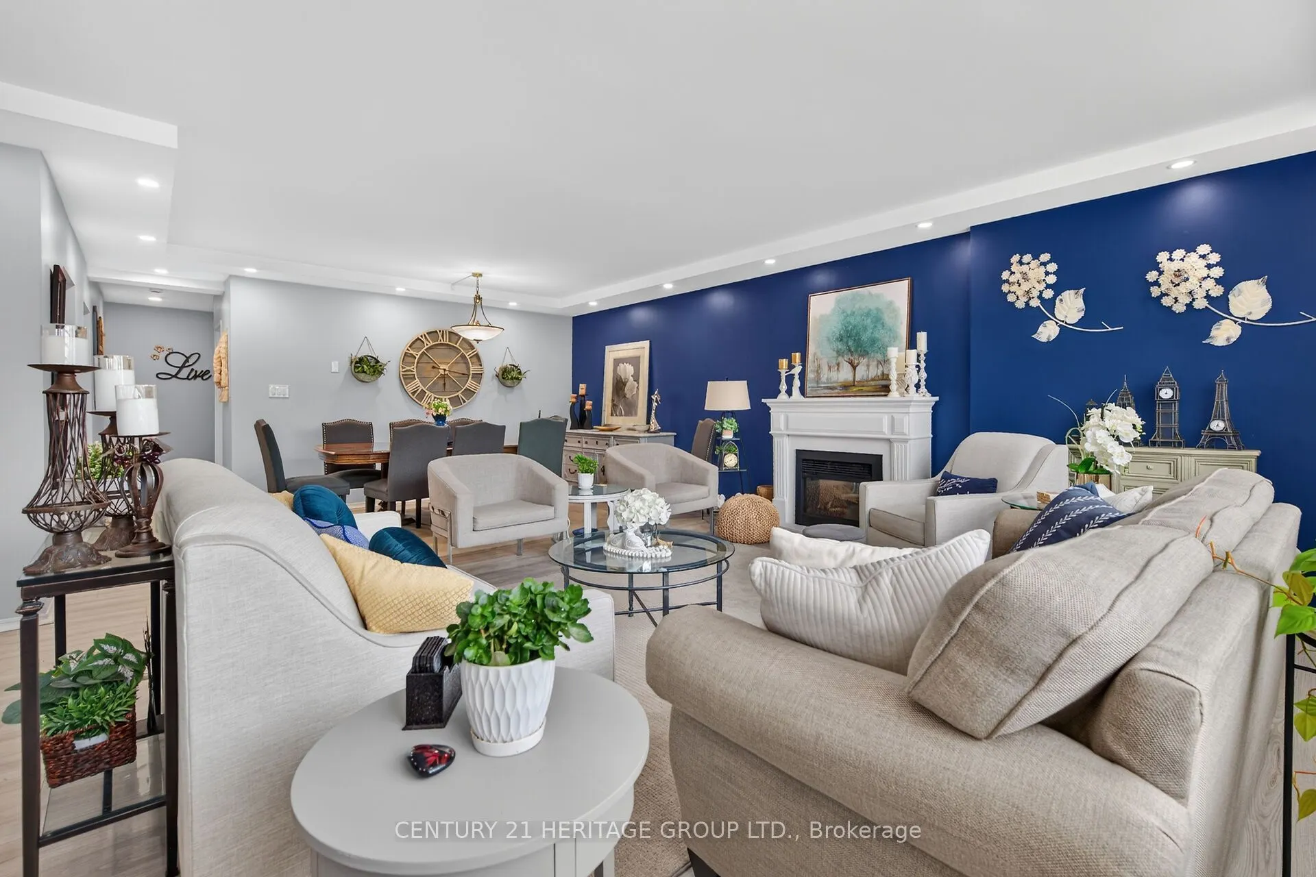 28 Robinson Street N #101