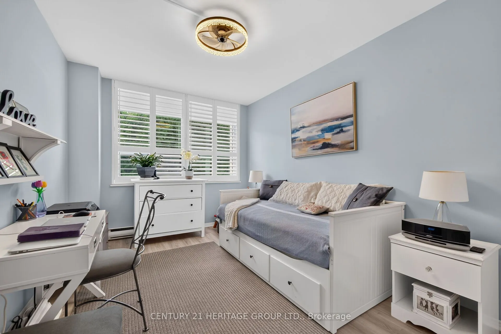 28 Robinson Street N #101